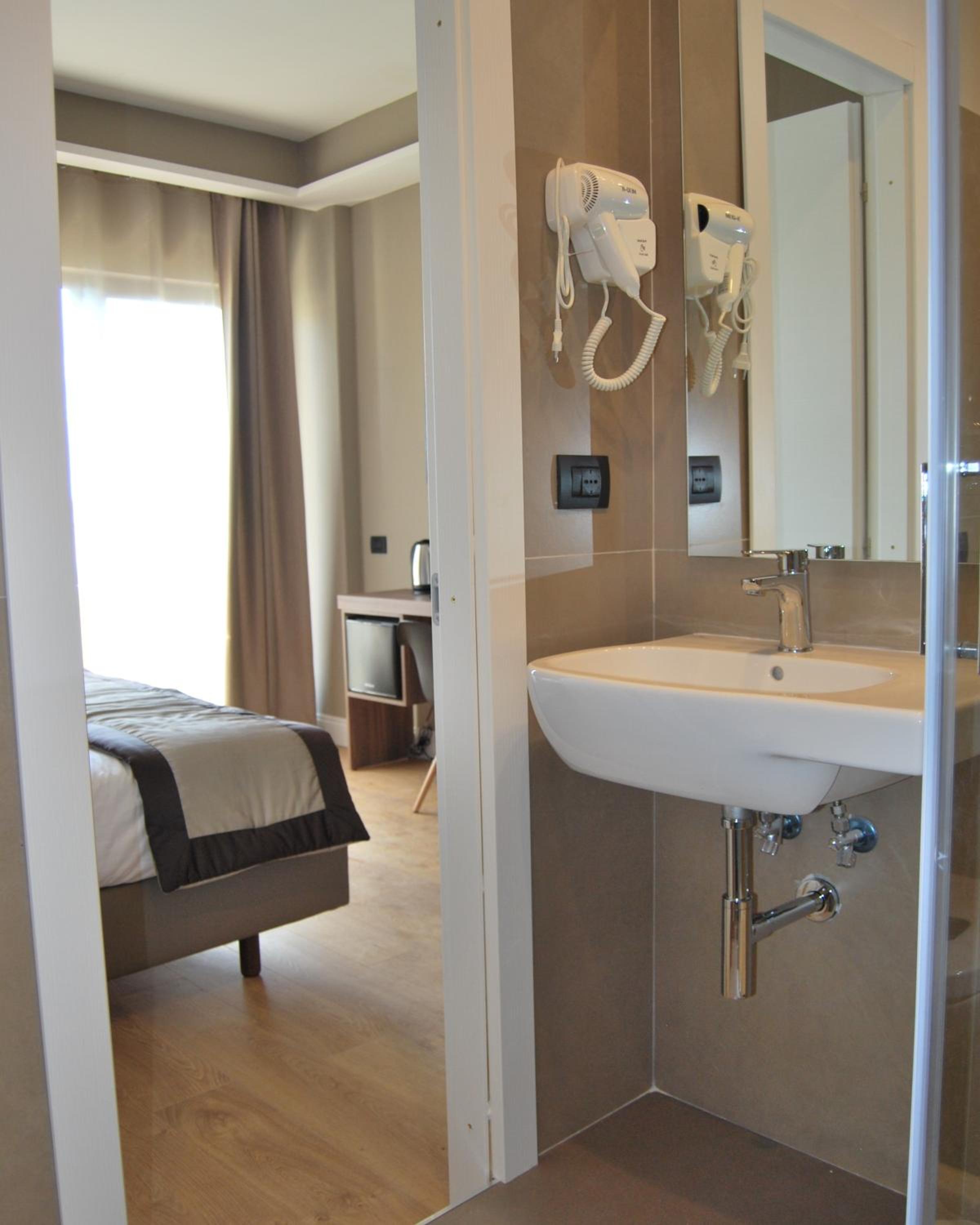 7th Floor Suite