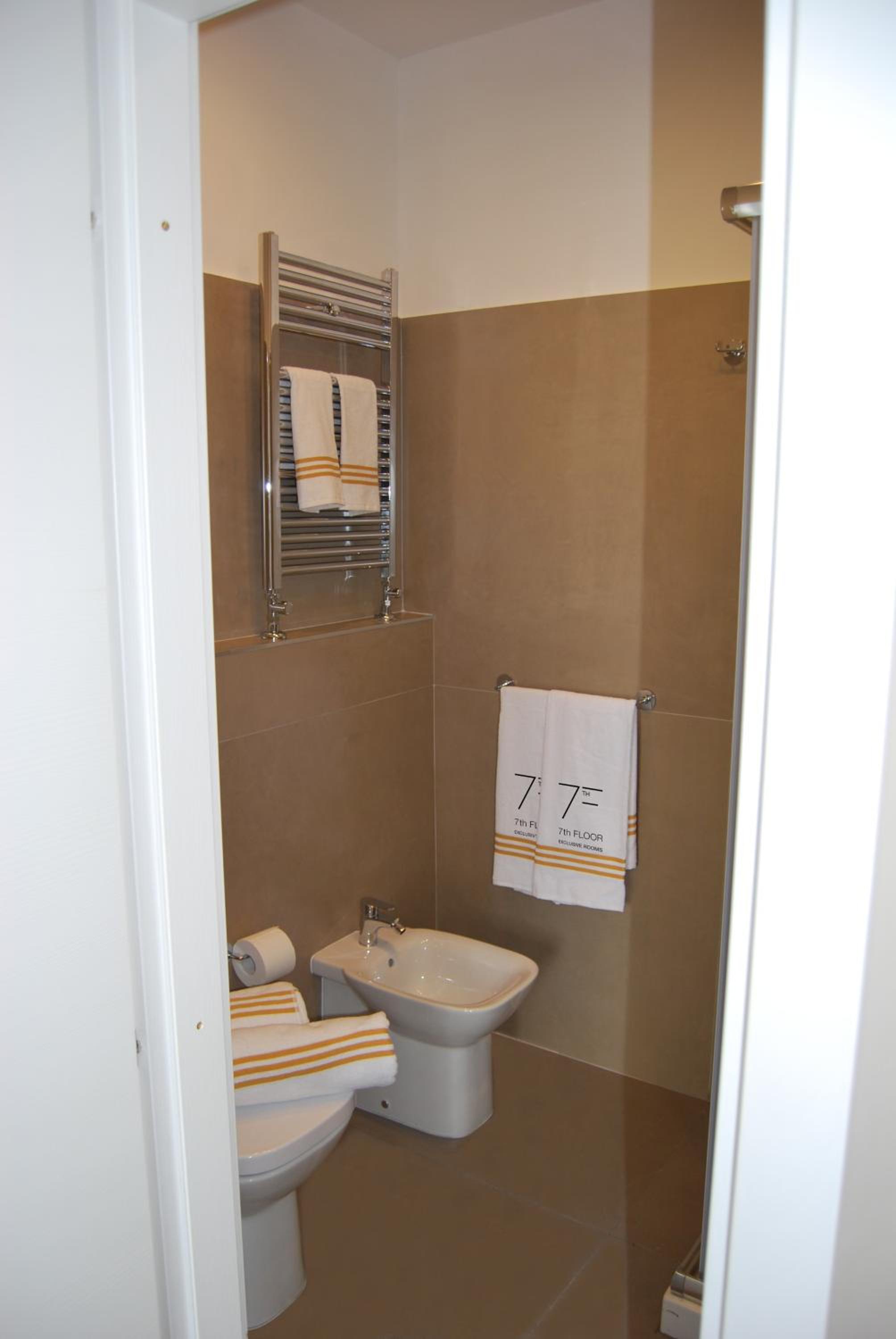 7th Floor Suite