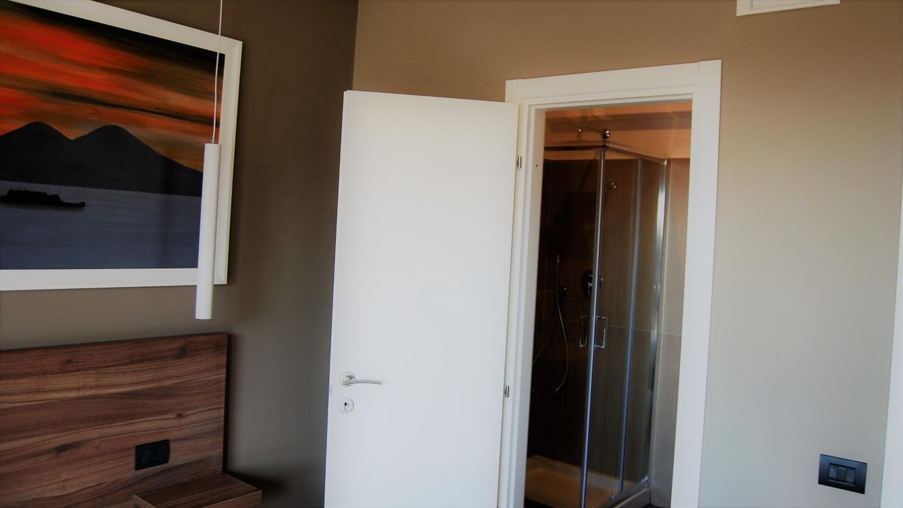 7th Floor Suite