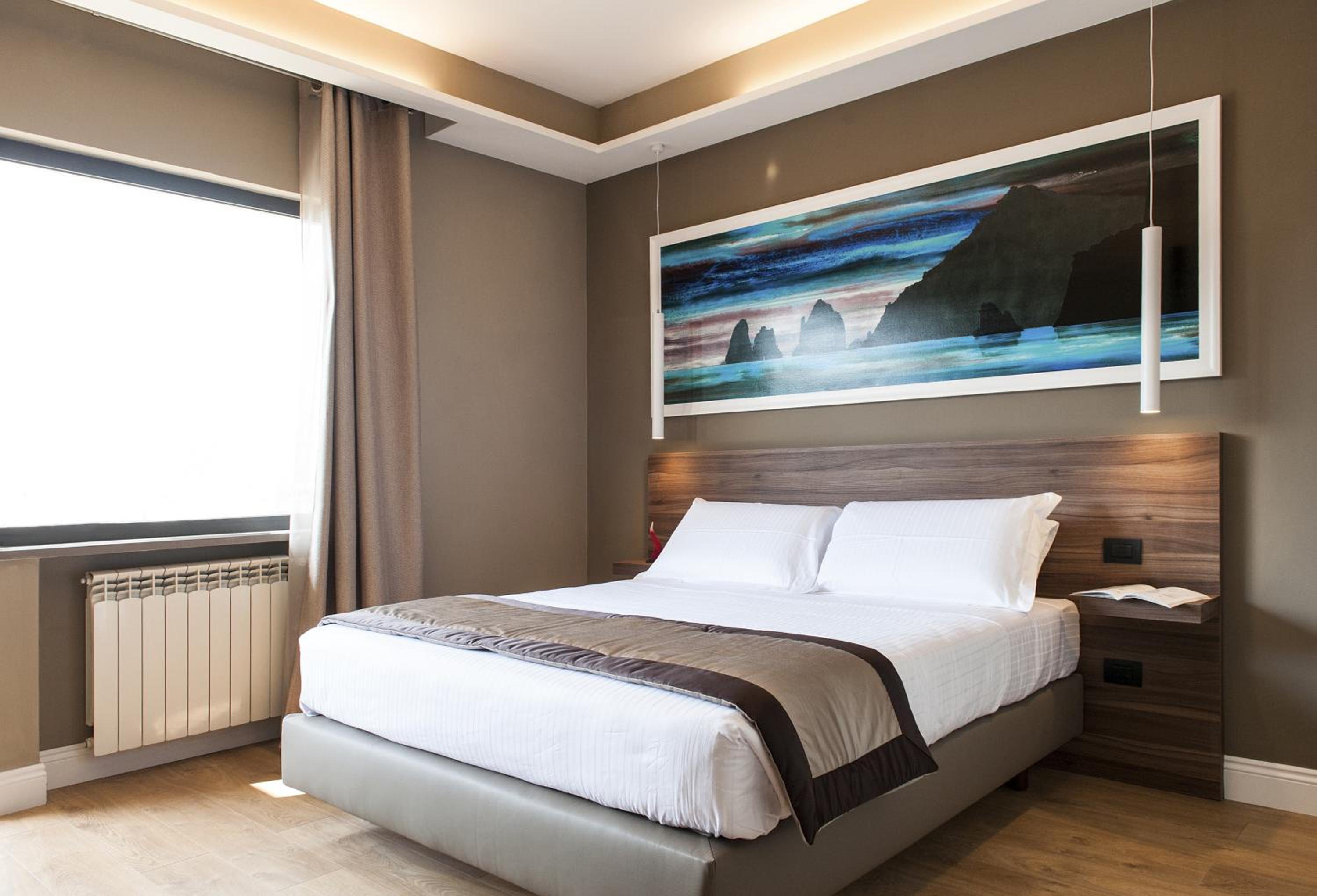 7th Floor Suite