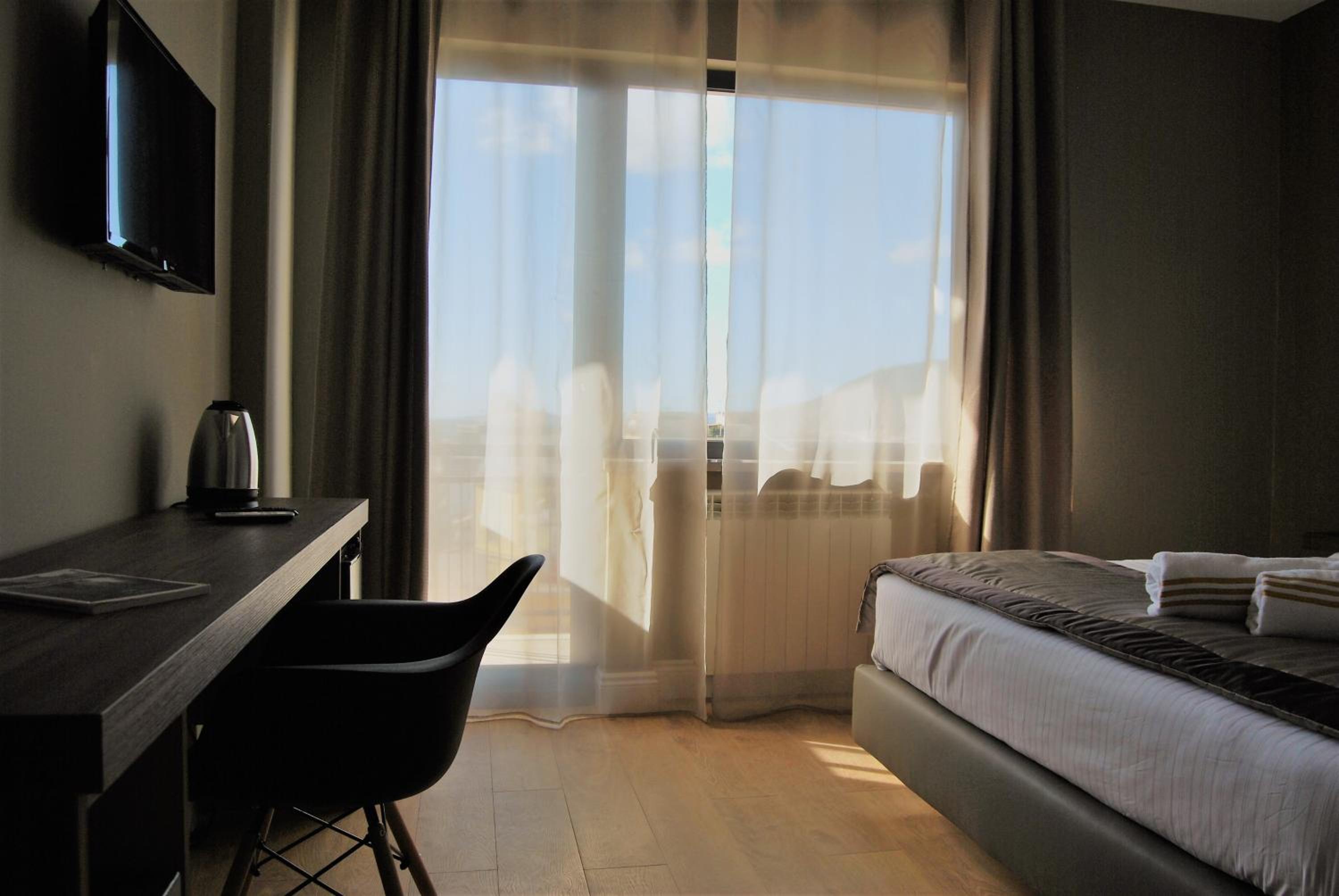 7th Floor Suite