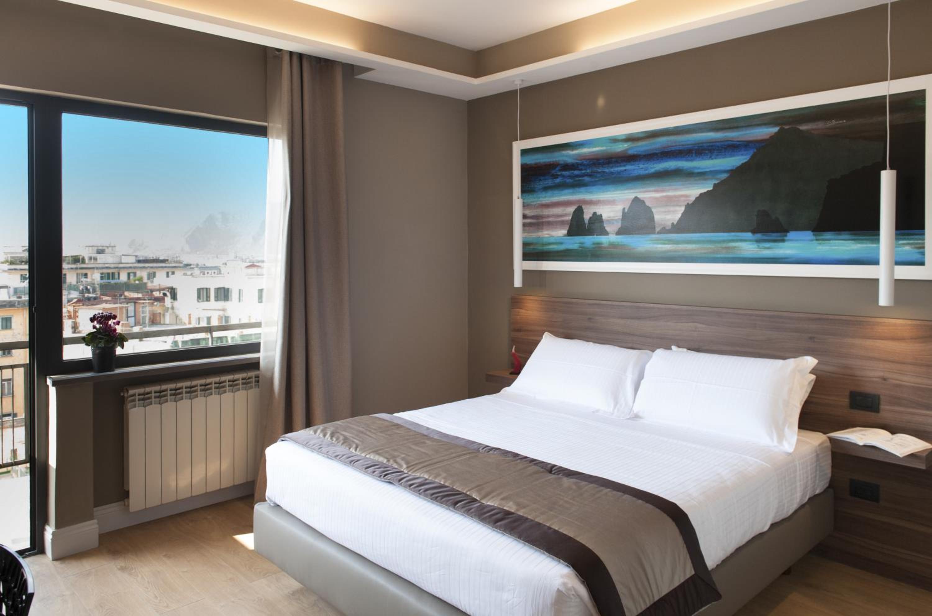7th Floor Suite