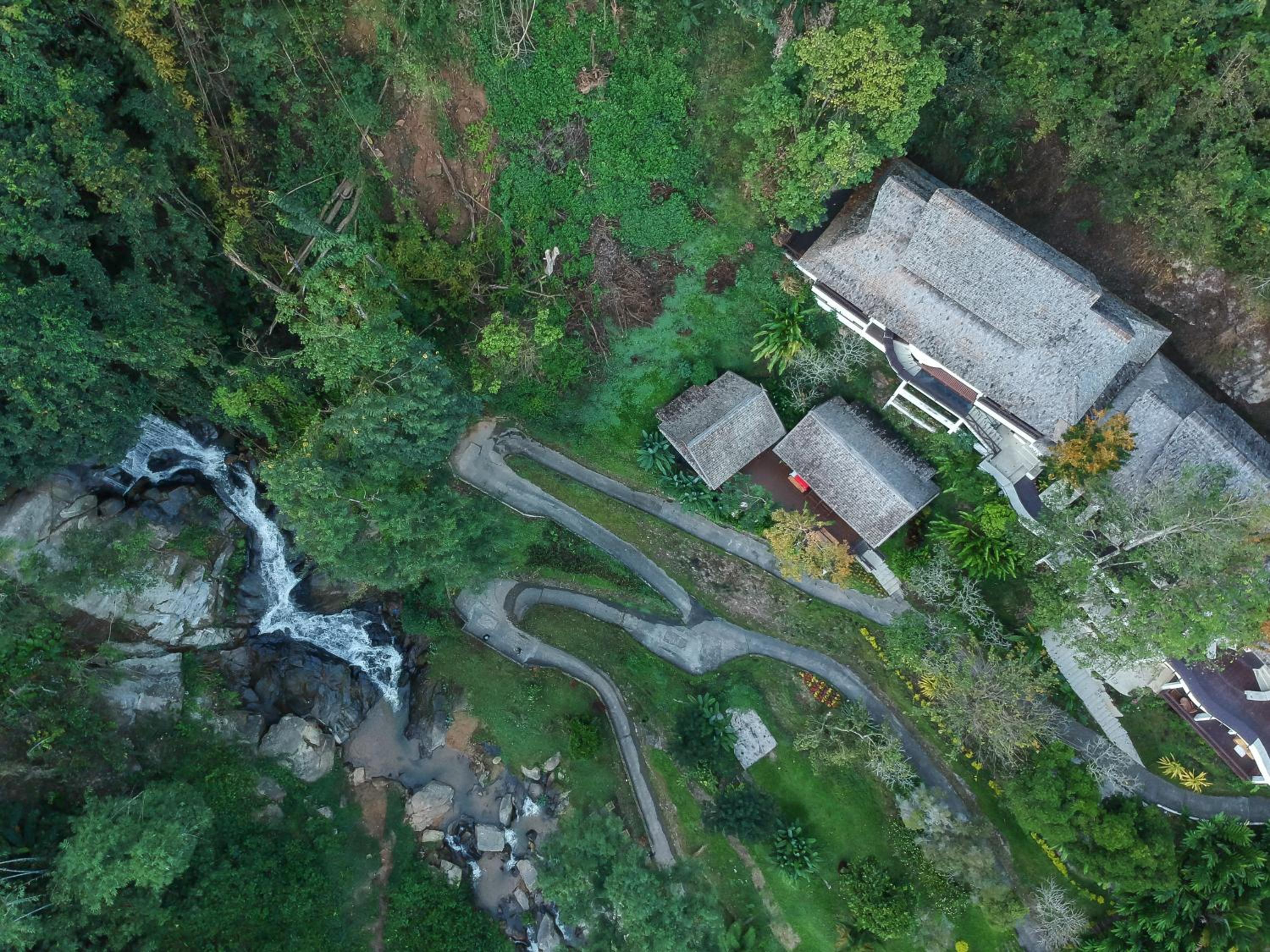 J Valley Resort