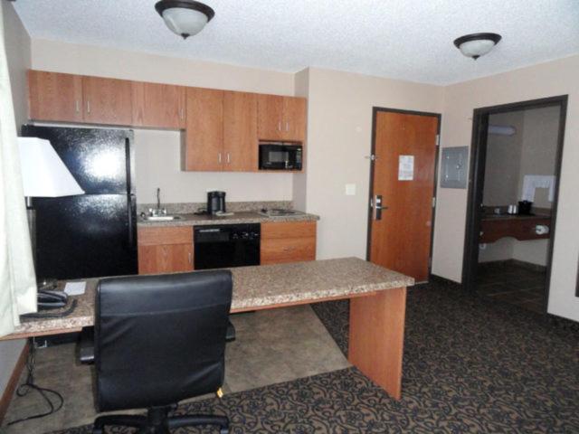 Canby Inn and Suites