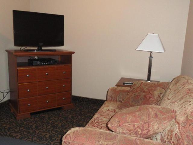 Canby Inn and Suites