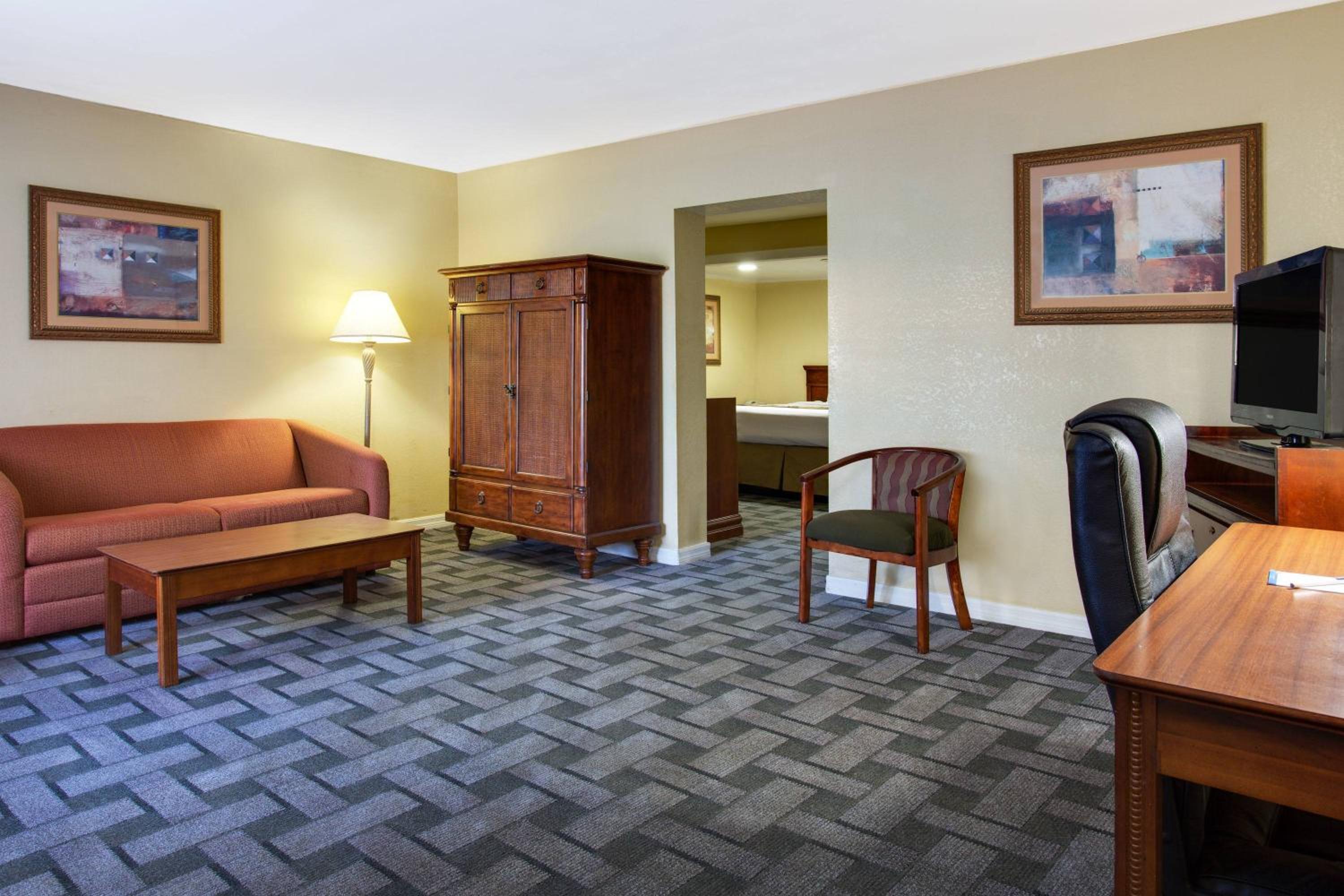 Lake City Vacations - Baymont by Wyndham Lake City - Property Image 46