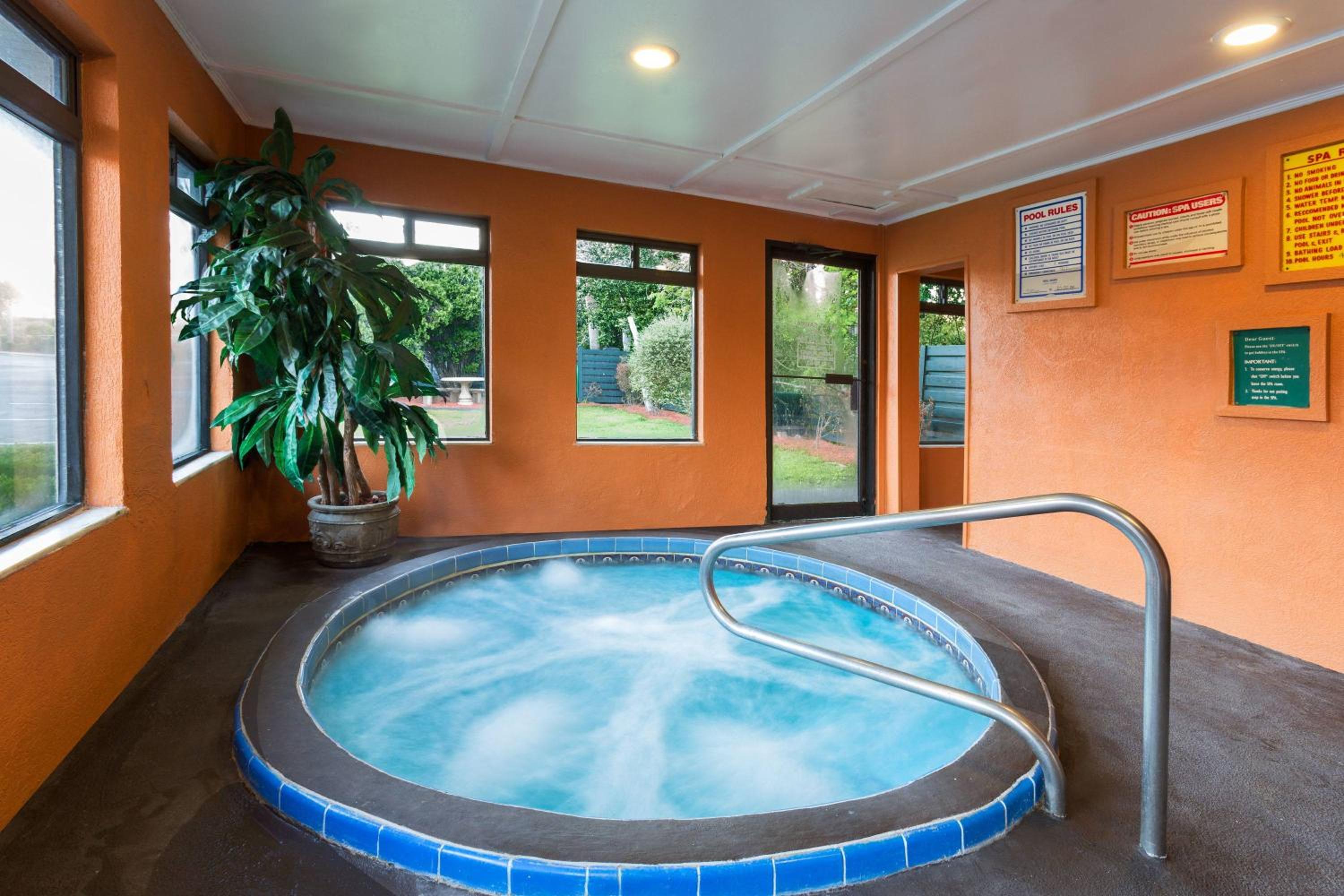 Lake City Vacations - Baymont by Wyndham Lake City - Property Image 6