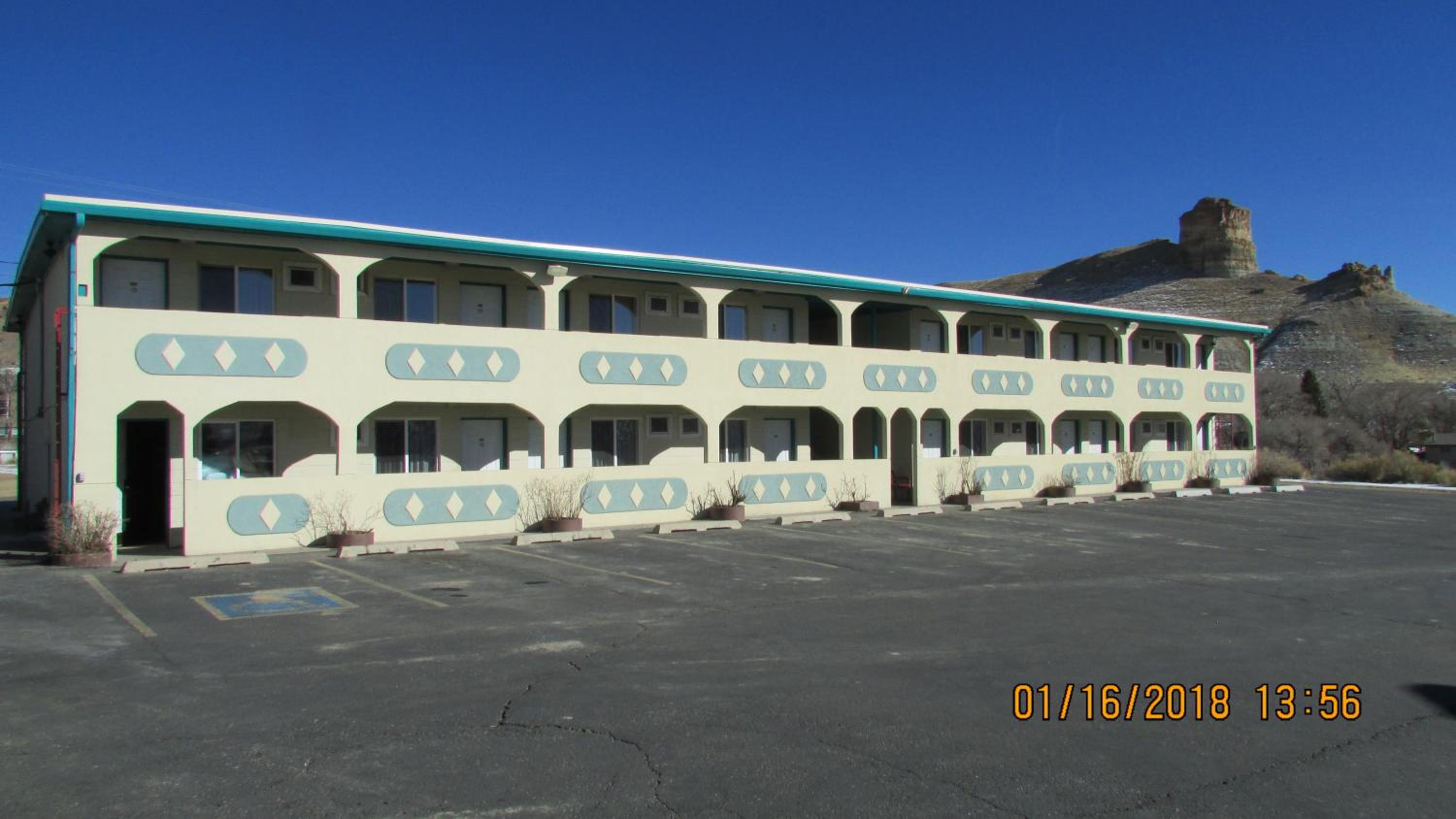 Rock Springs Vacations - Western Inn - Green River - Property Image 1