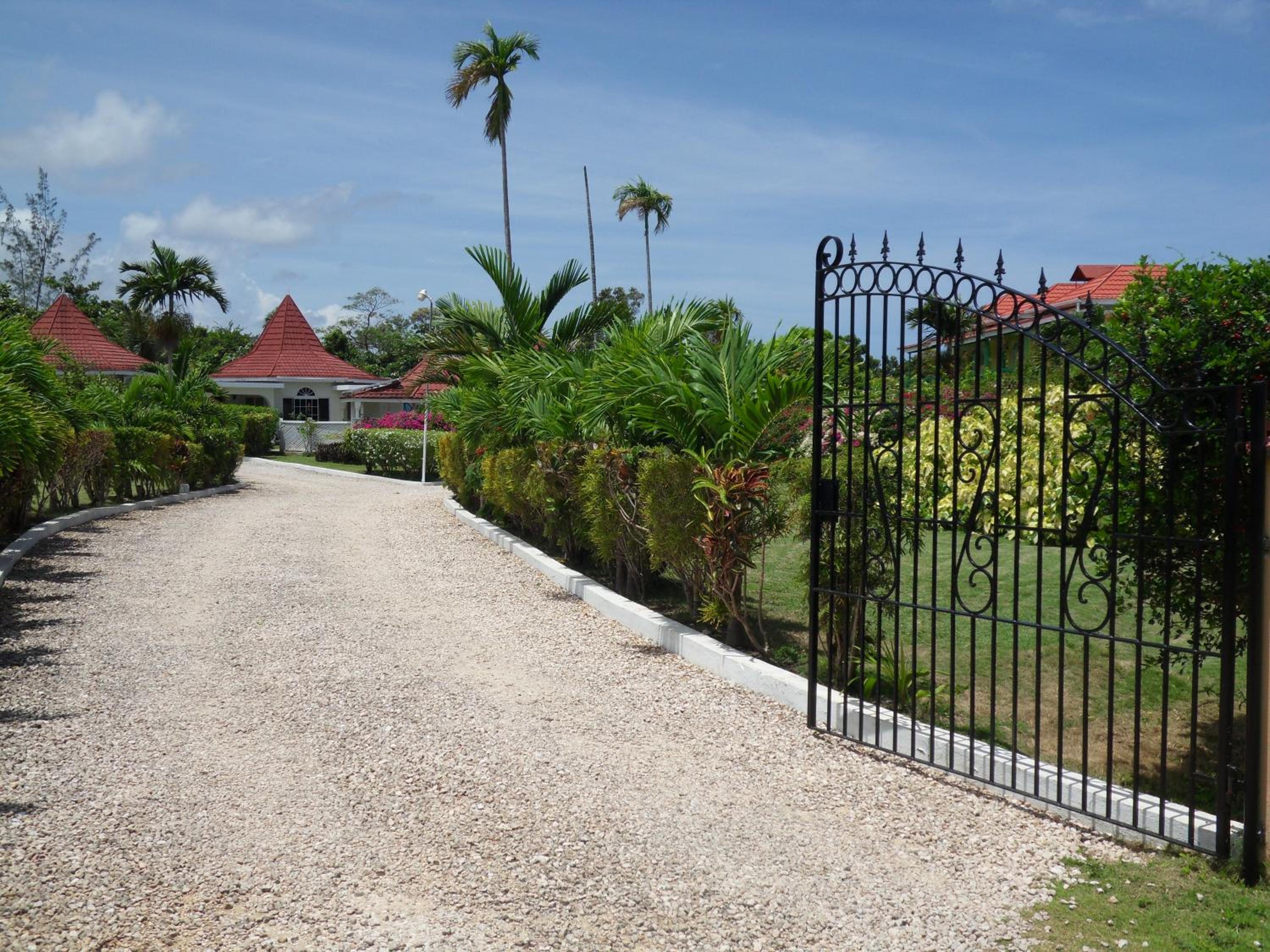 Whistling Villa Runaway Bay view 3