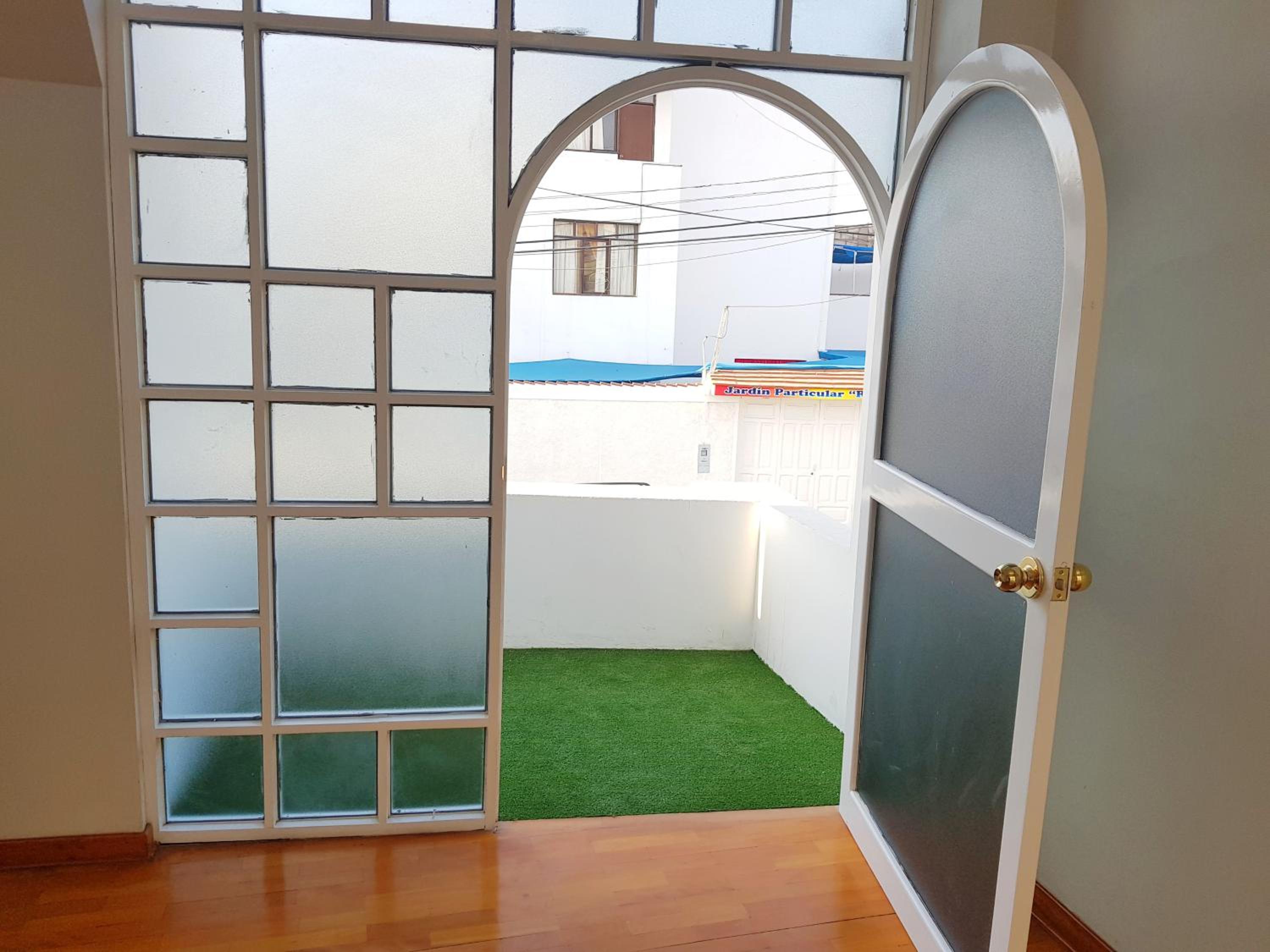 Photo 10