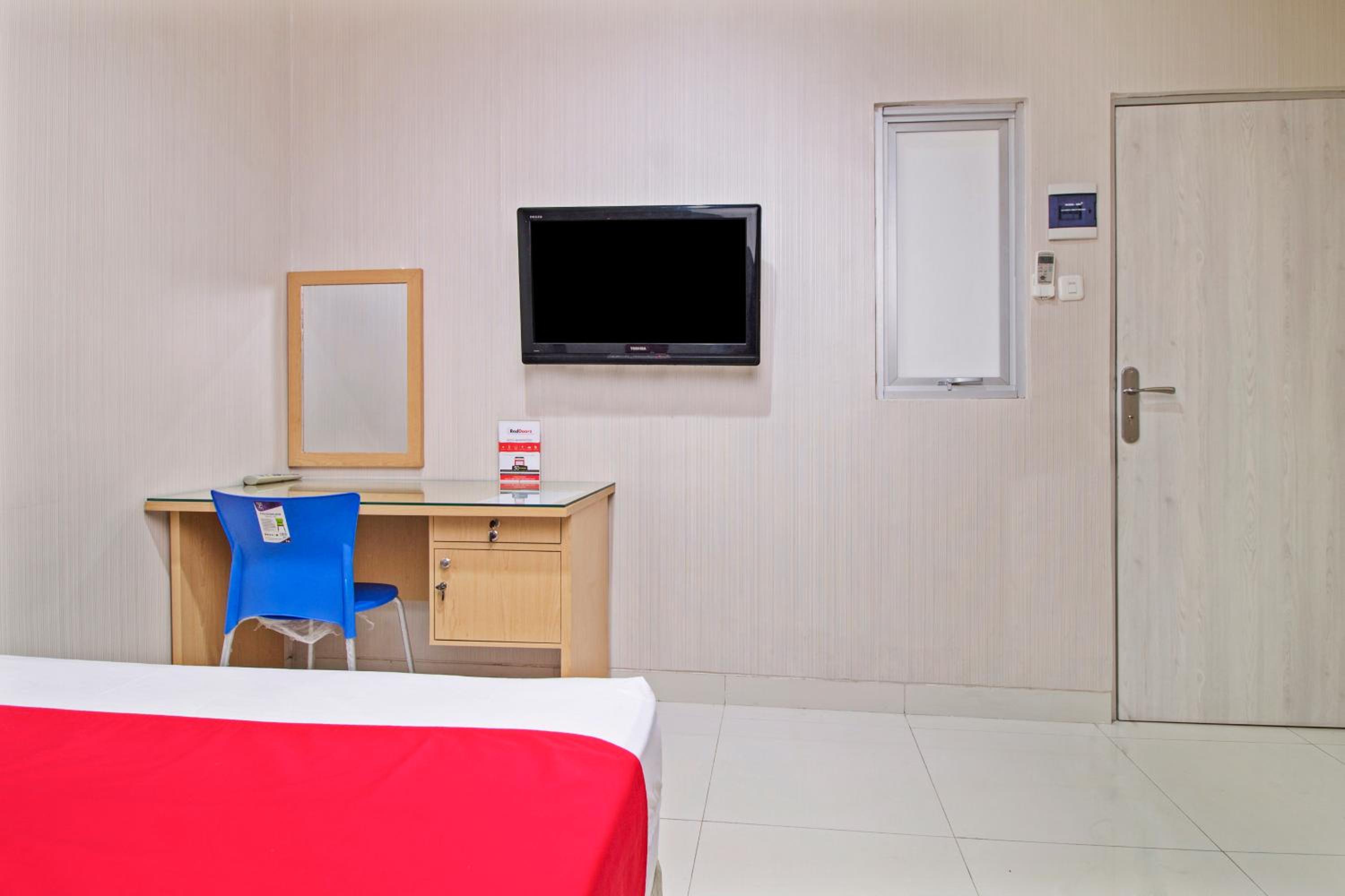 RedDoorz @ Mangga Besar 2