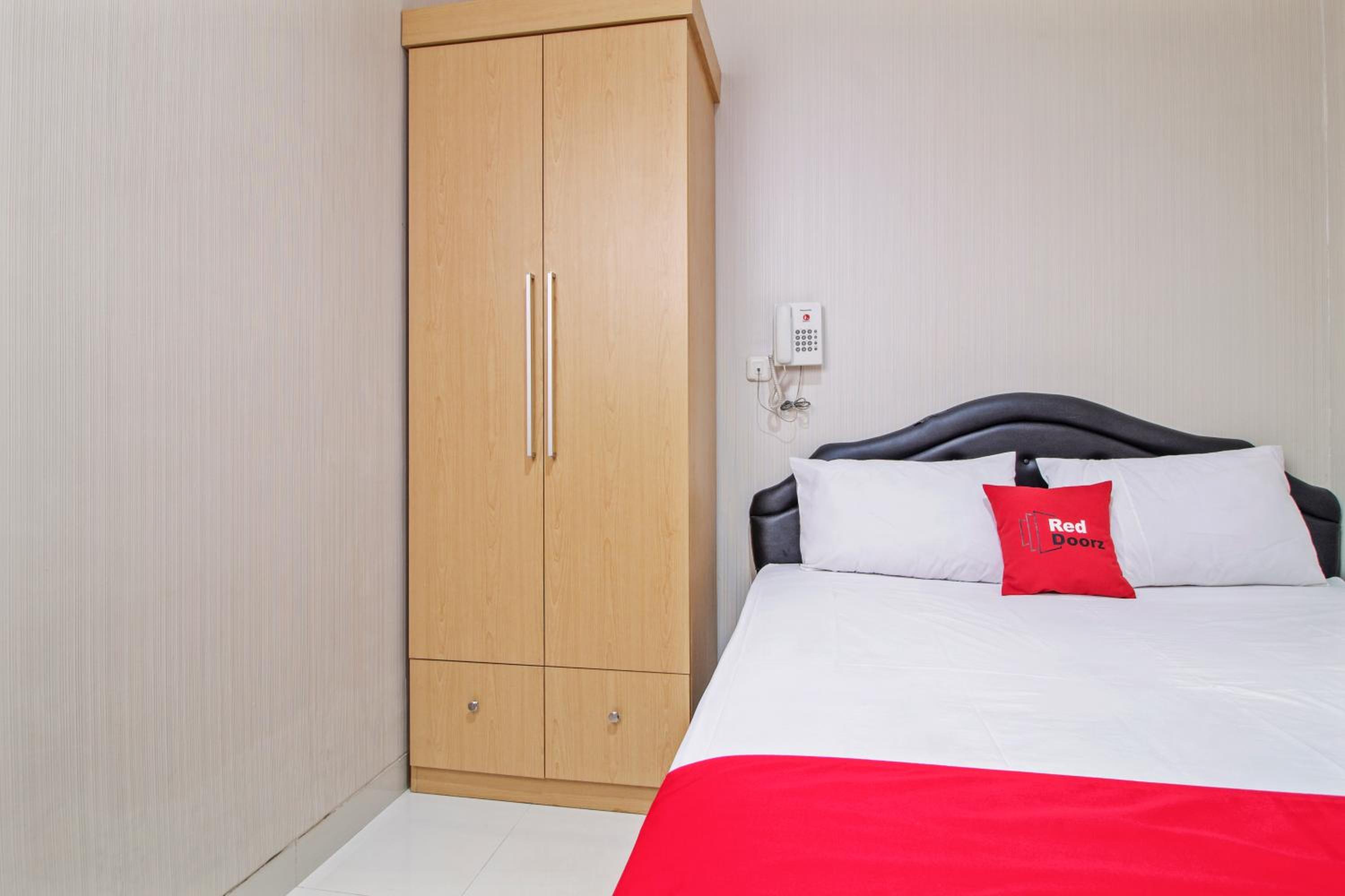 RedDoorz @ Mangga Besar 2