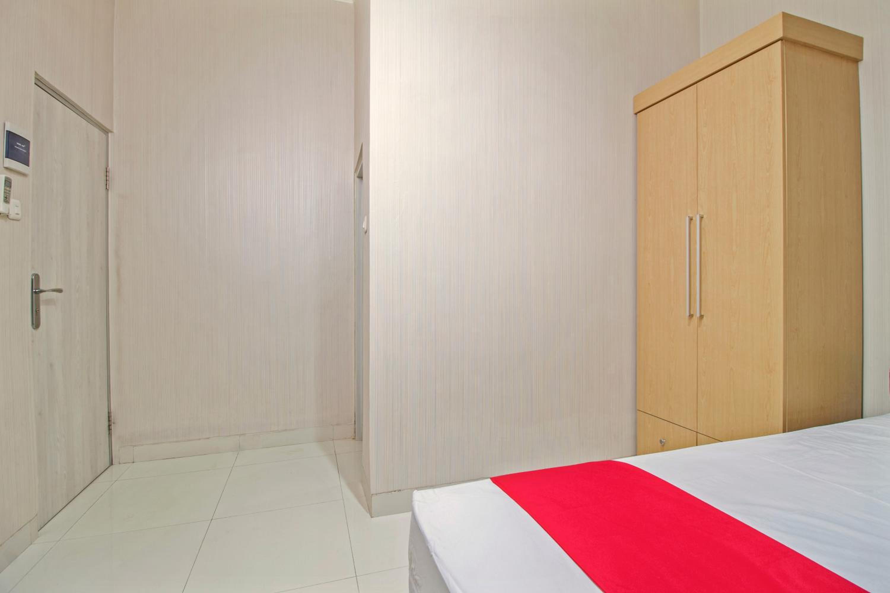 RedDoorz @ Mangga Besar 2