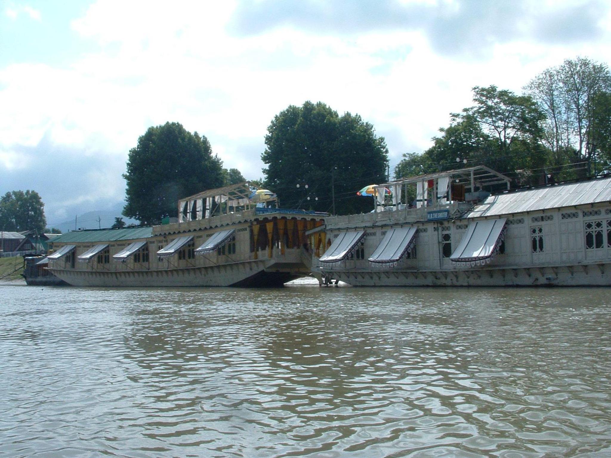 The Shelter Group of Houseboats & Tour organiser city Center Lal Chowk view 2