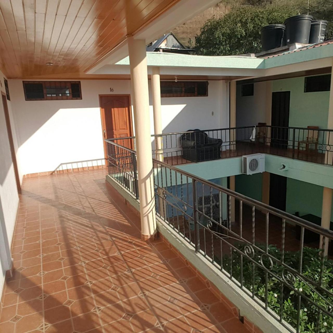Hostal Dumbira