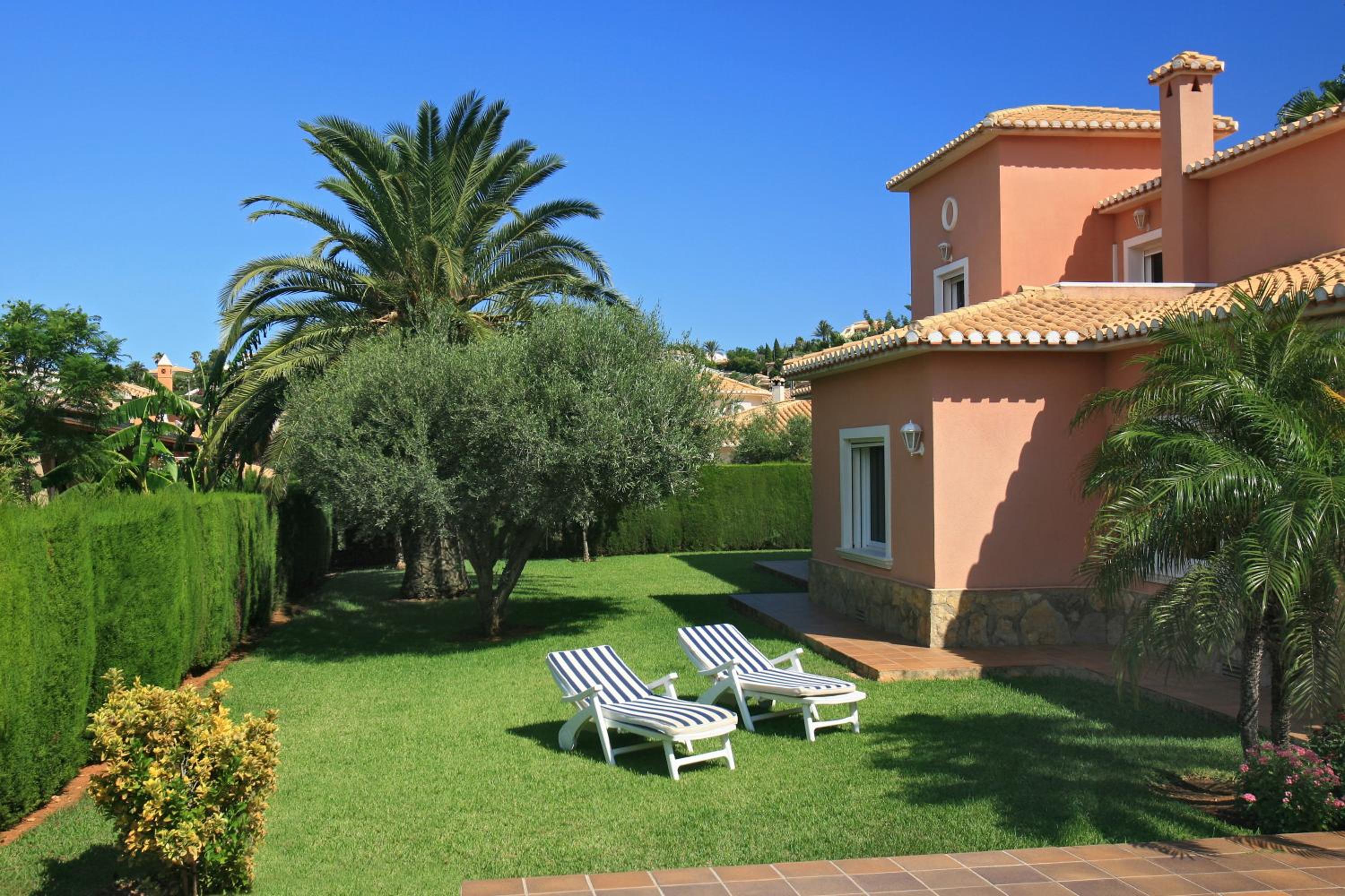 Villa Cuatro Soles en Denia, con piscina privada, jardín y terraza con barbacoa by Family Homes rentals view 2