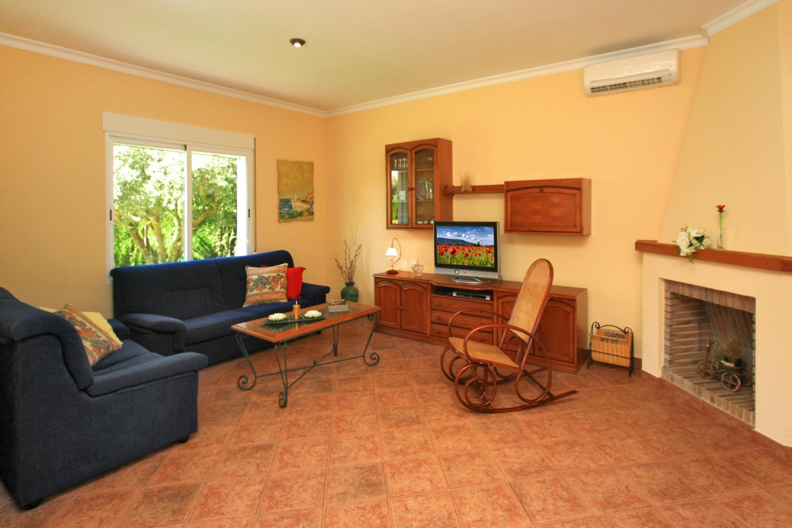 Villa Cuatro Soles en Denia, con piscina privada, jardín y terraza con barbacoa by Family Homes rentals view 4