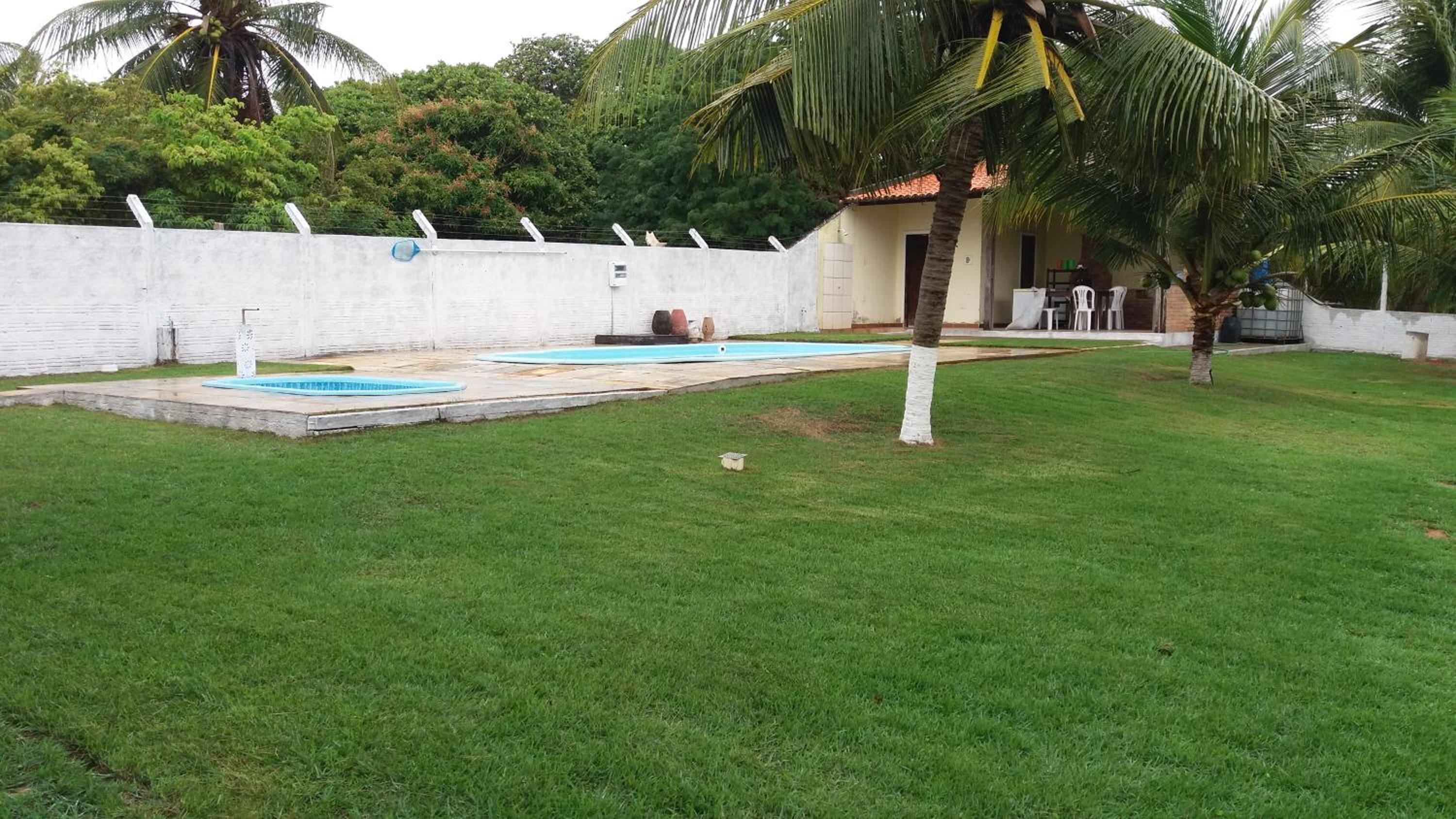 Casa de 4 quartos á 6Km da praia de Lagoinha-ce