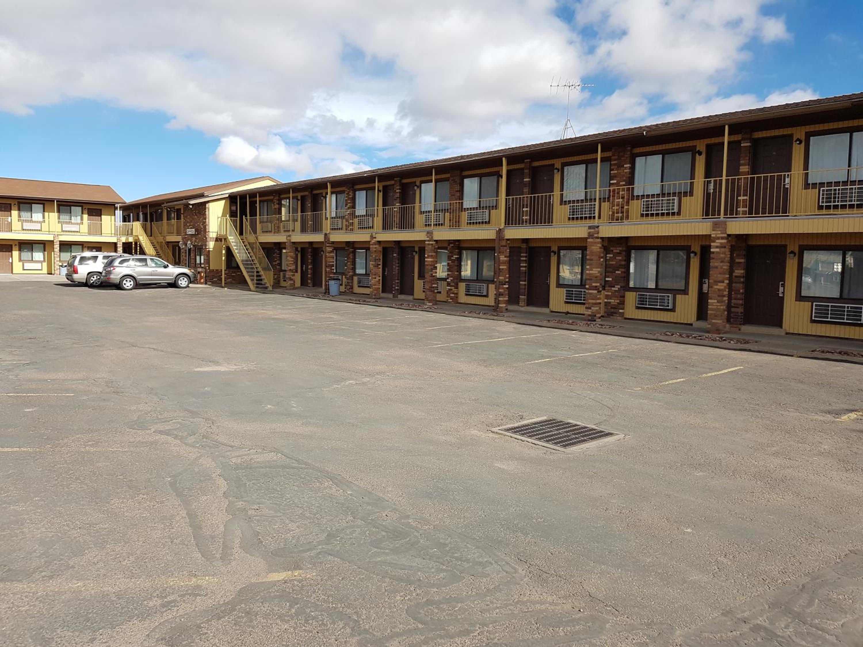Vernal Vacations - Split Mountain Motel - Property Image 2