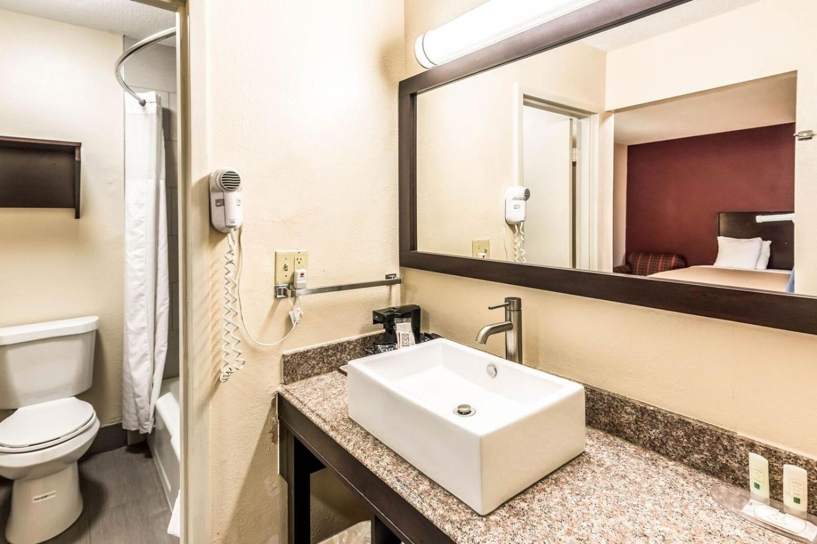 Colby Vacations - Colby Inn and Suites - Property Image 5