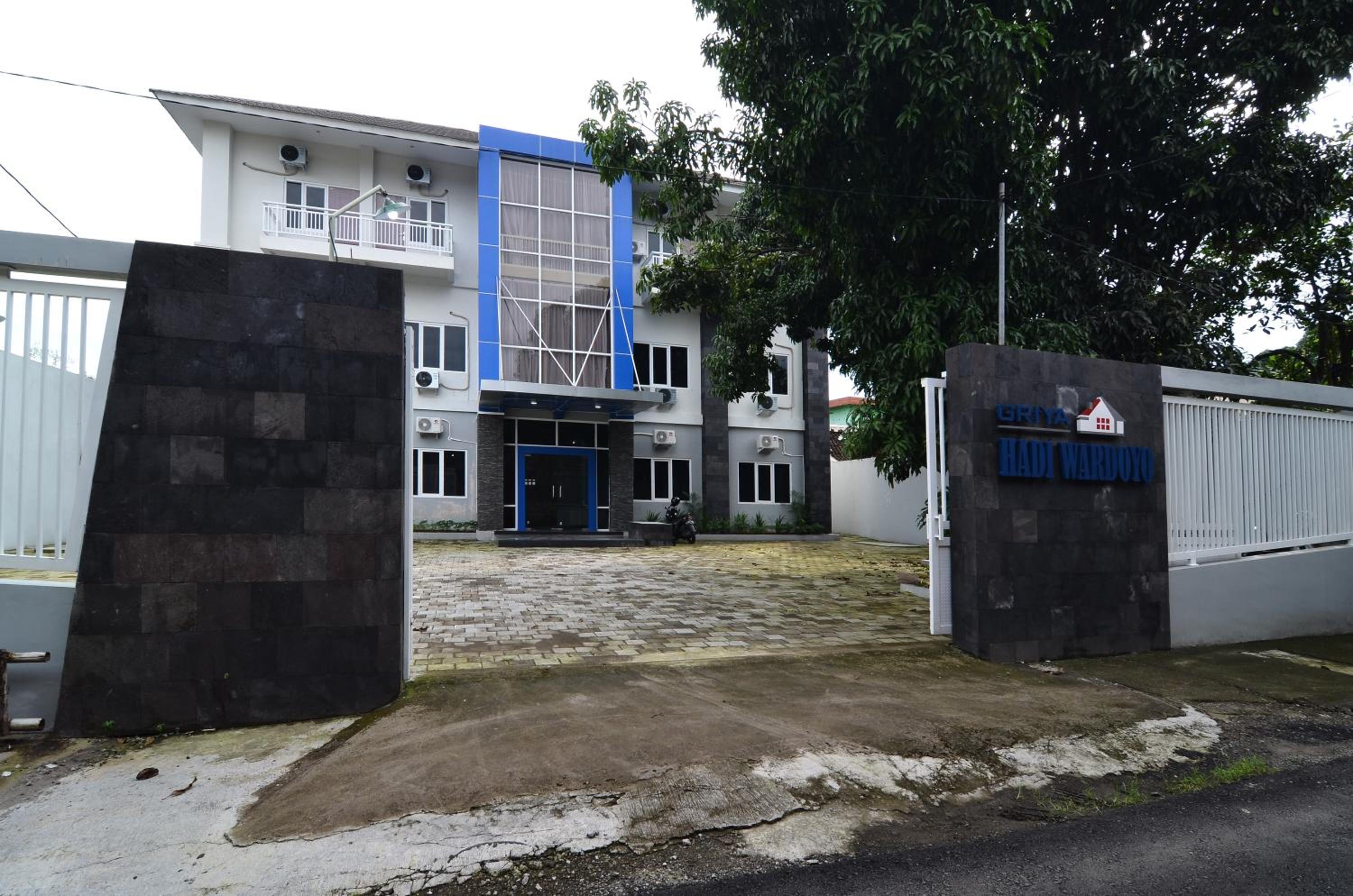 RedDoorz near Museum Keraton Surakarta