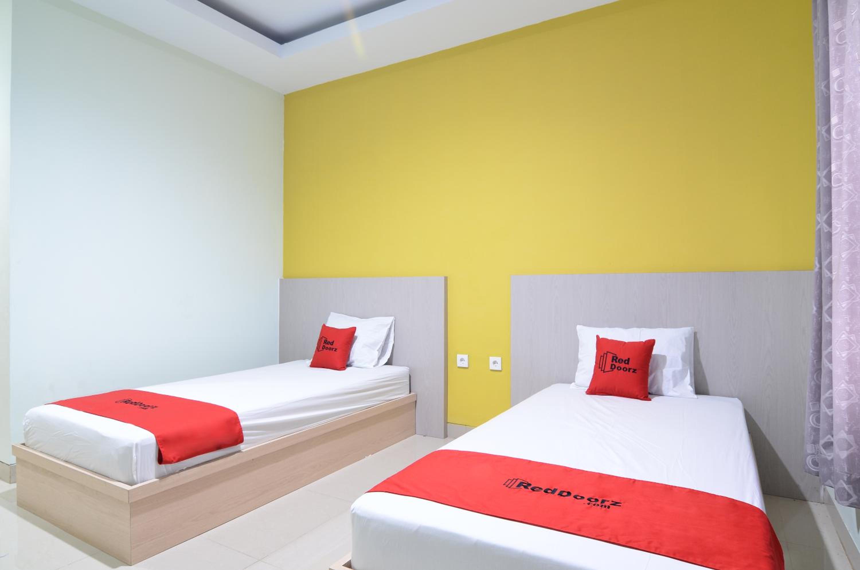 RedDoorz near Museum Keraton Surakarta
