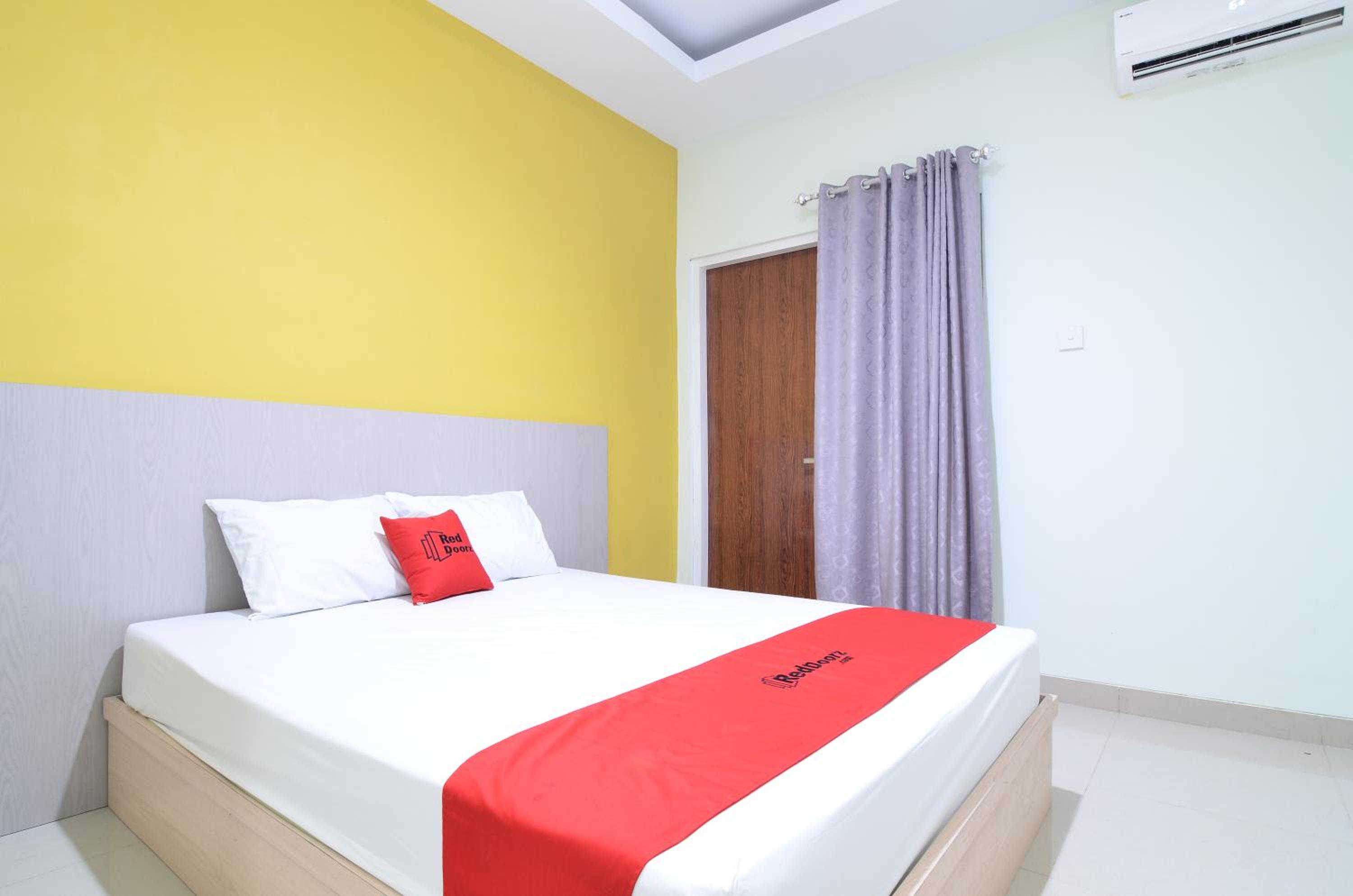 RedDoorz near Museum Keraton Surakarta