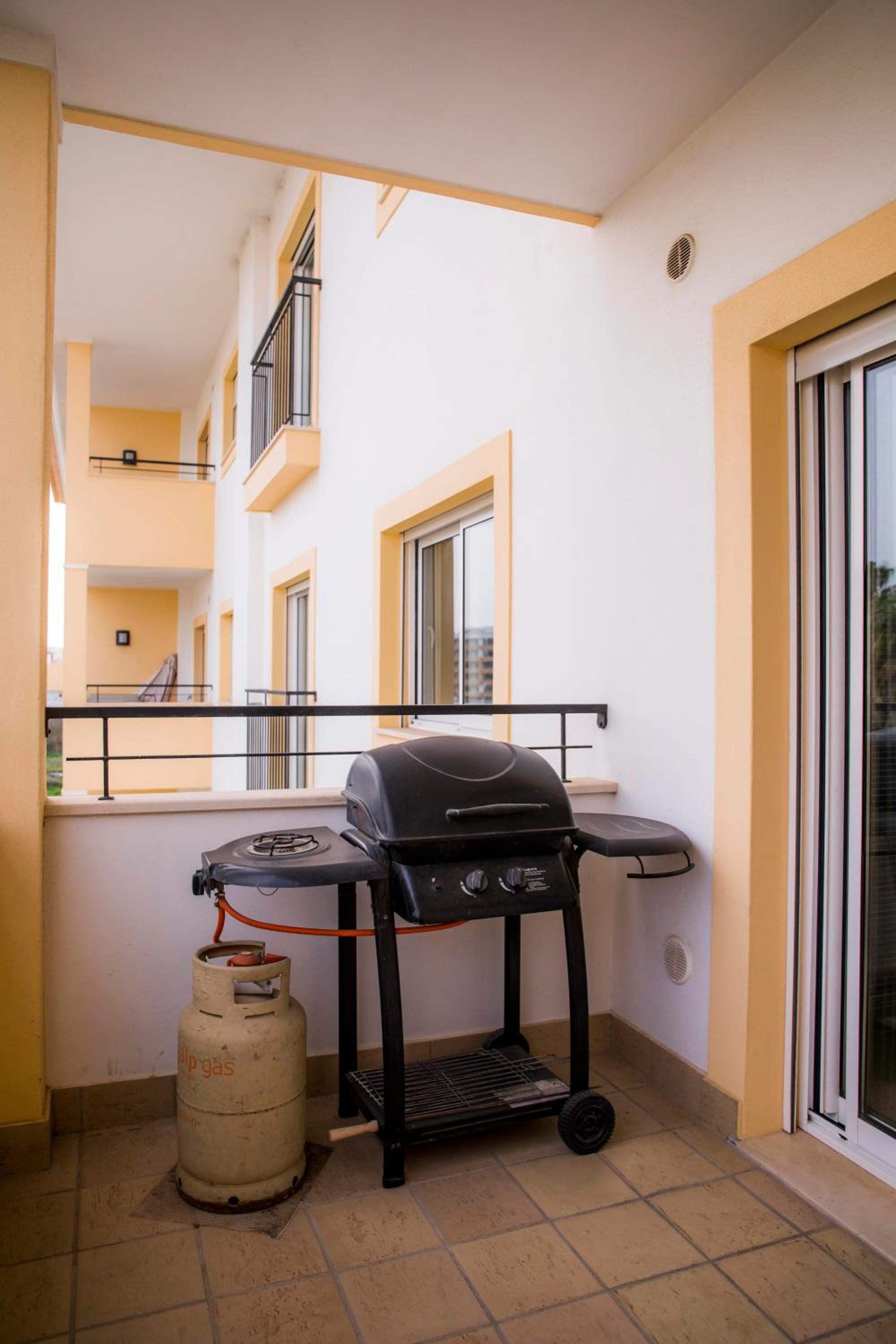 C02 - Luxury 3 Bed With Pool View