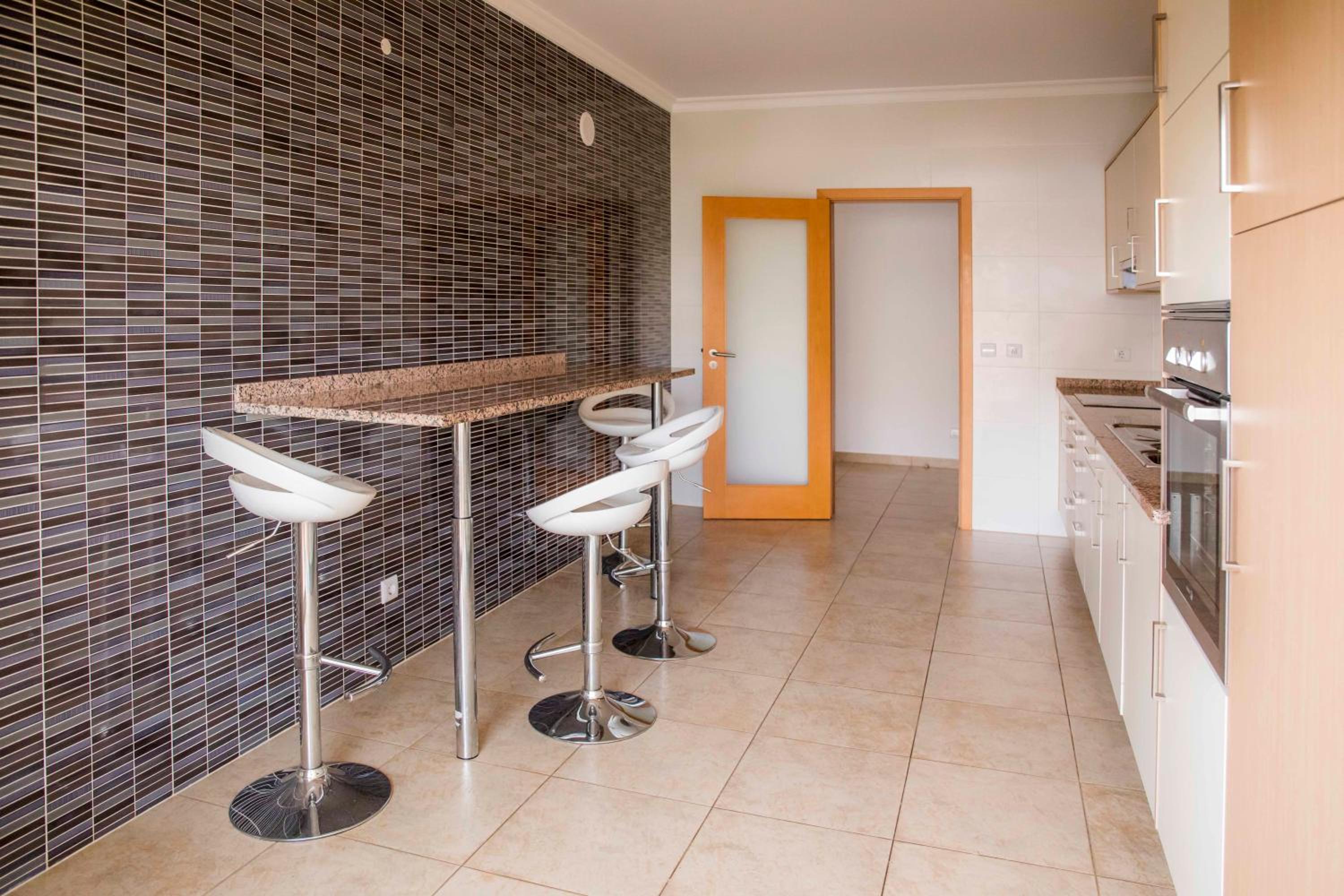 C02 - Luxury 3 Bed With Pool View