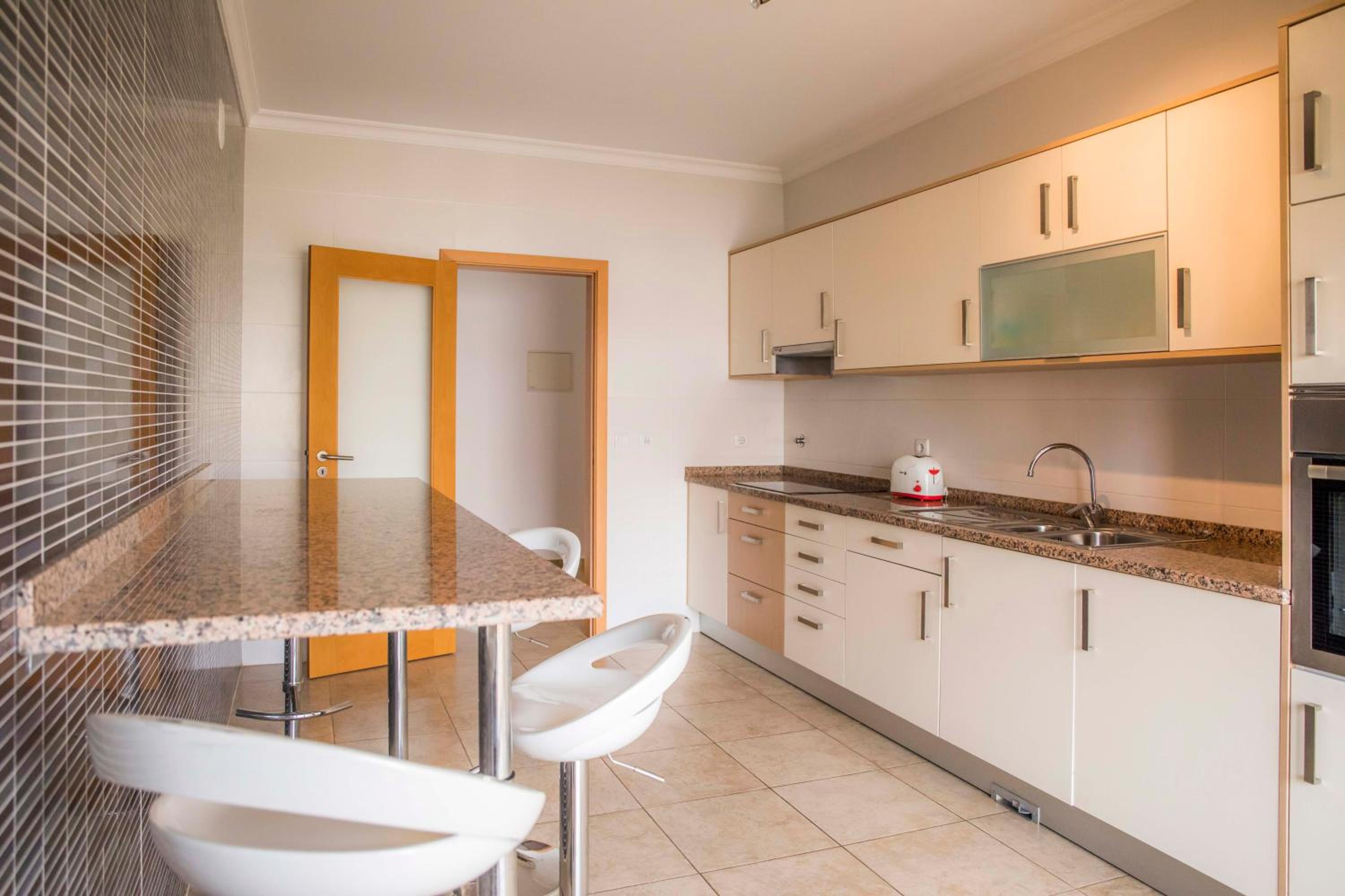 C02 - Luxury 3 Bed With Pool View