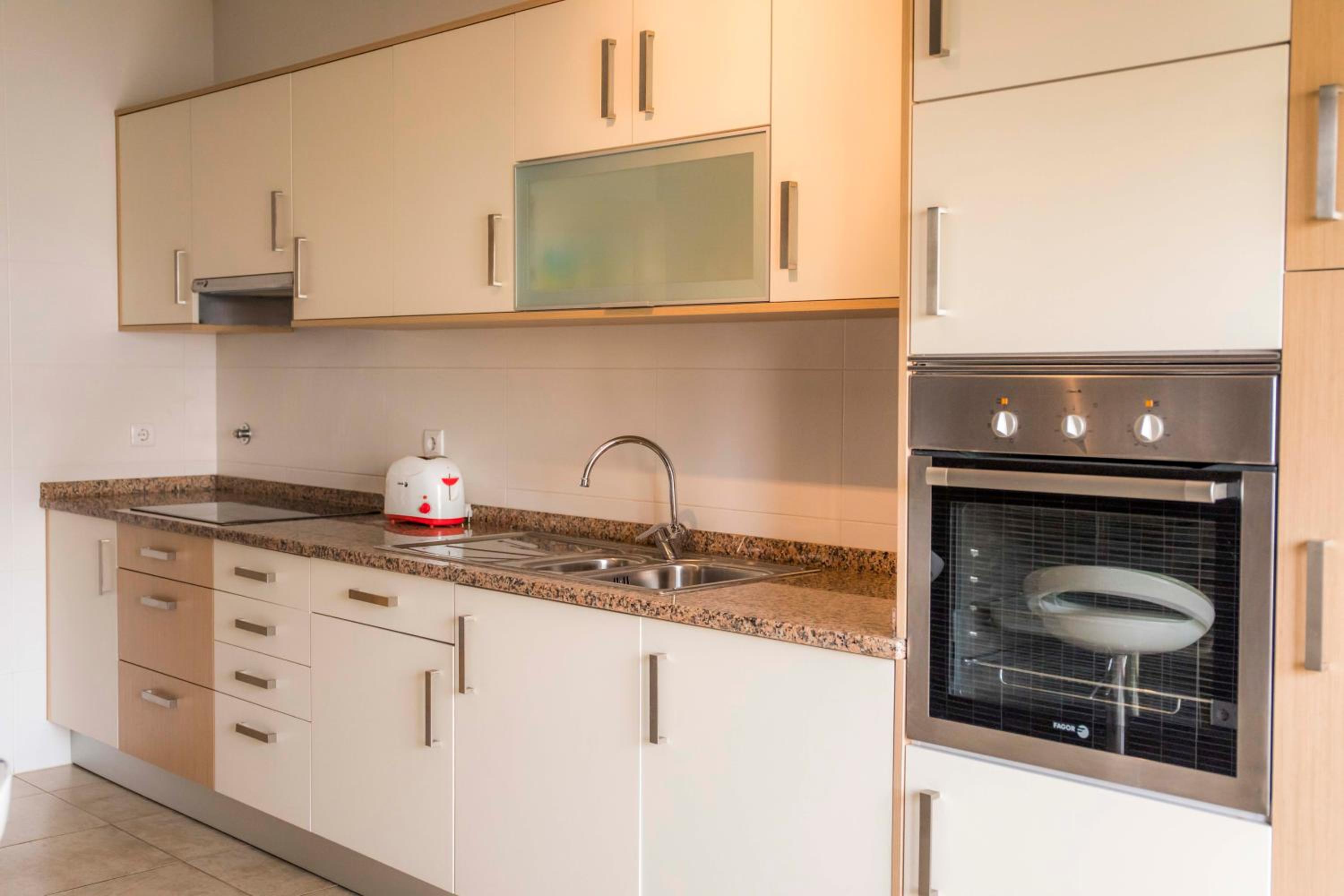 C02 - Luxury 3 Bed With Pool View