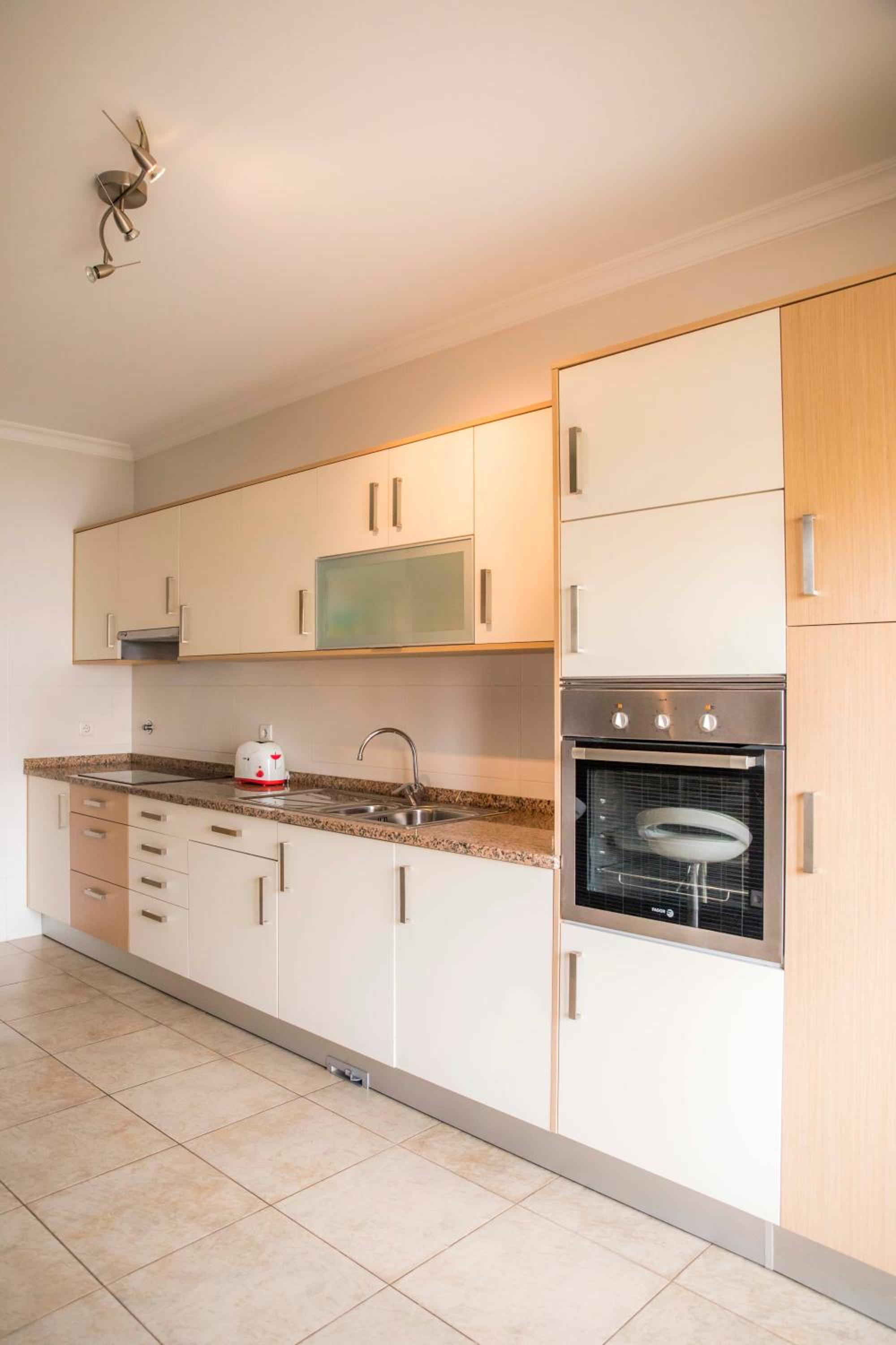 C02 - Luxury 3 Bed With Pool View
