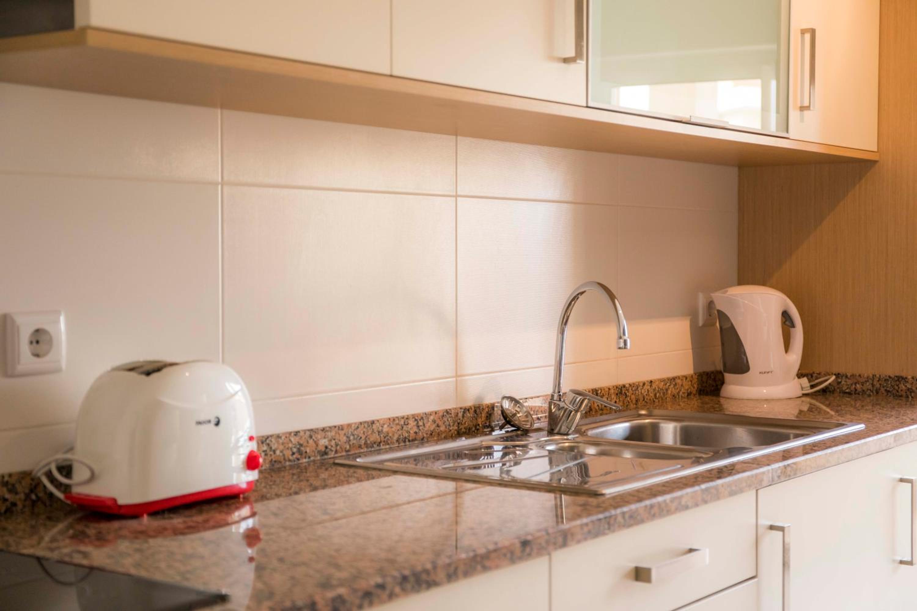 C02 - Luxury 3 Bed With Pool View