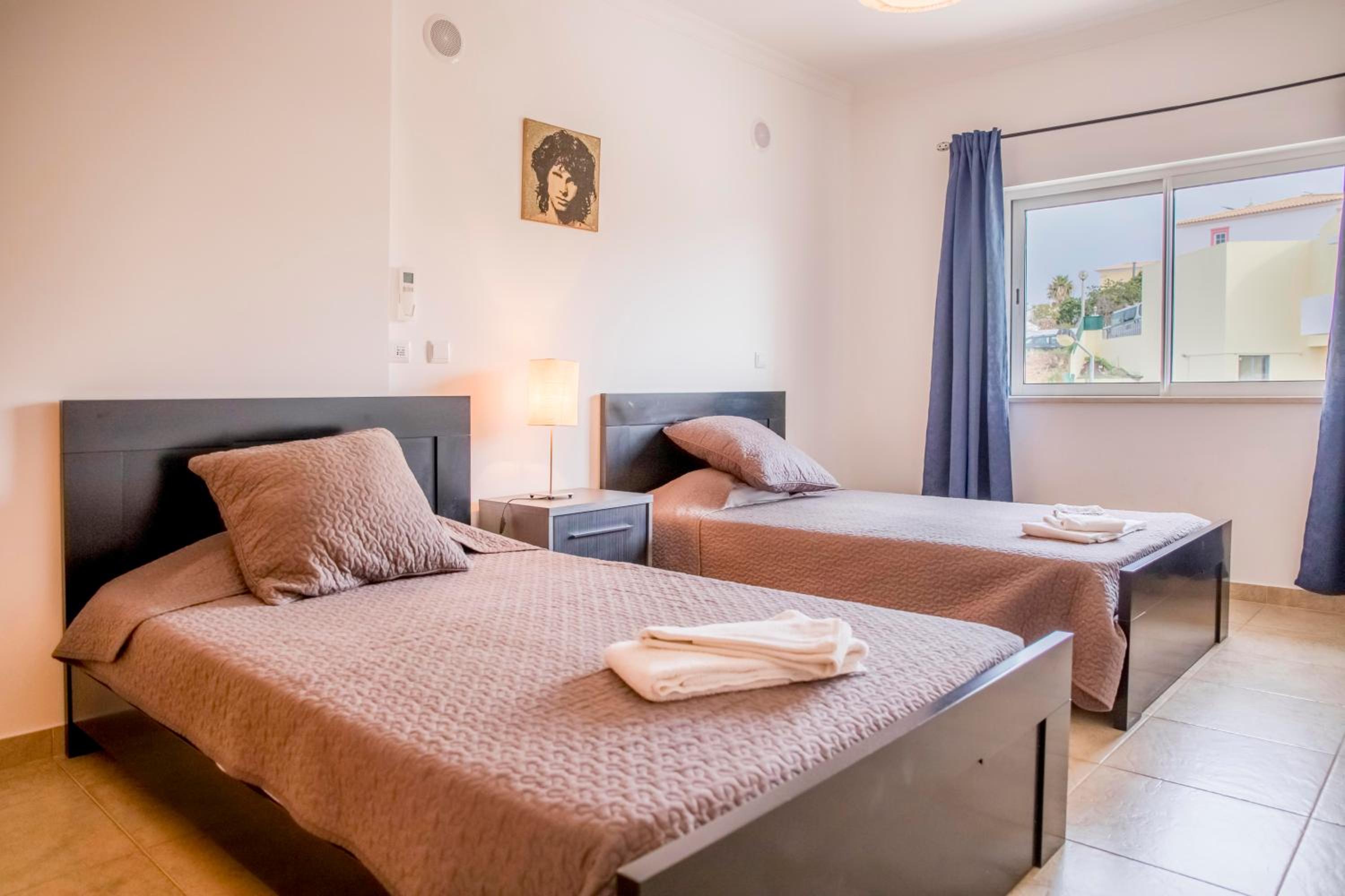 C02 - Luxury 3 Bed With Pool View