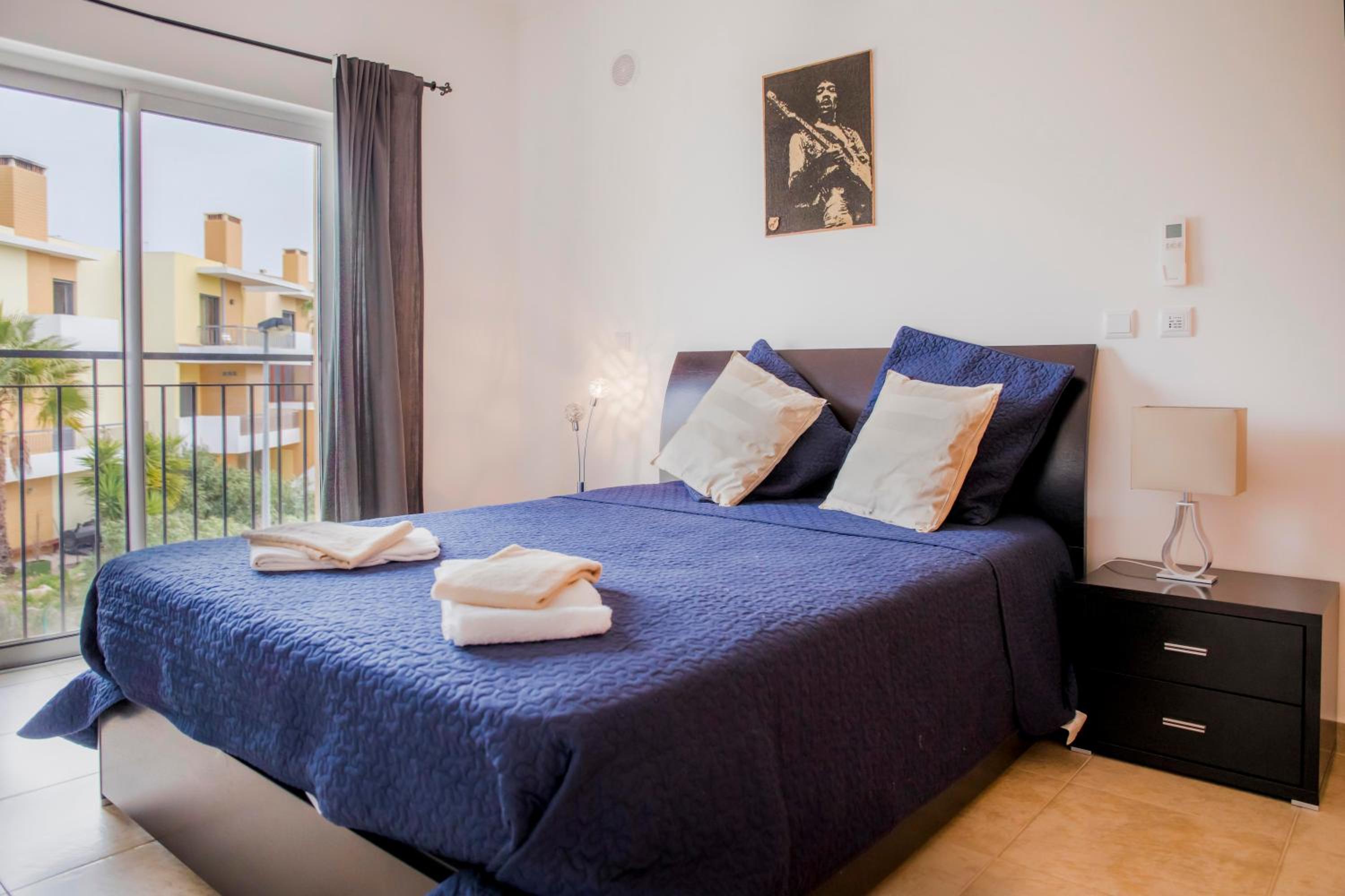 C02 - Luxury 3 Bed With Pool View