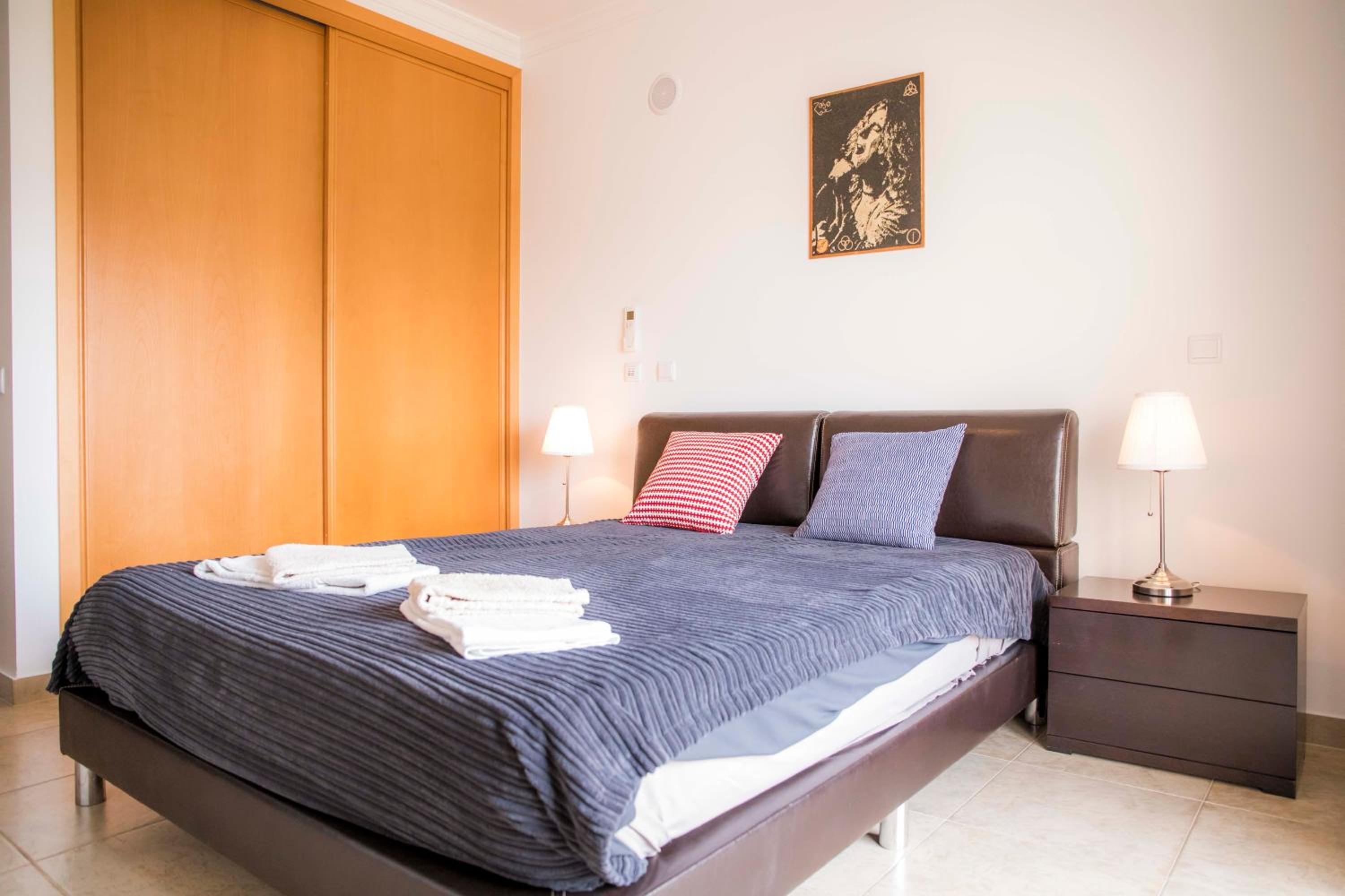 C02 - Luxury 3 Bed With Pool View