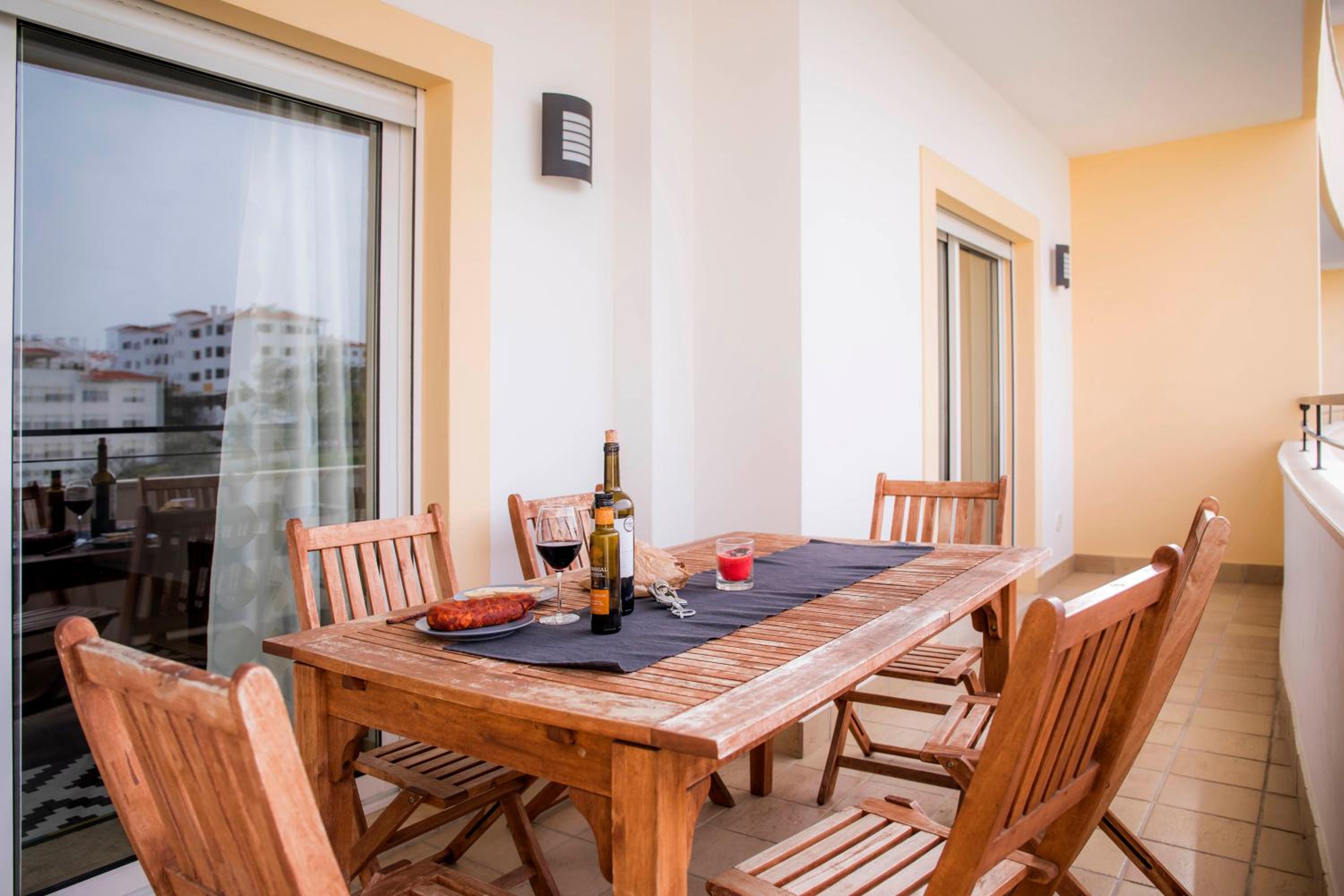 C02 - Luxury 3 Bed With Pool View