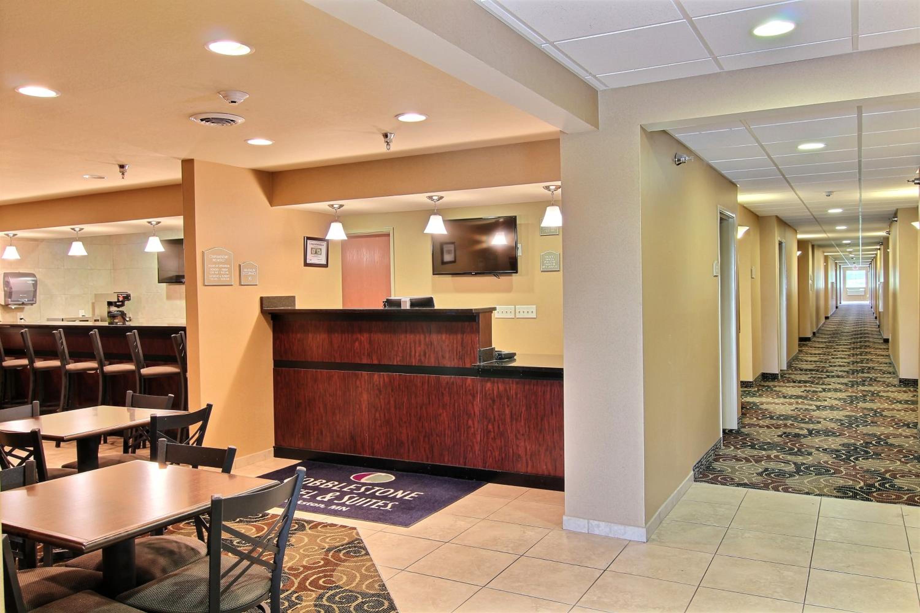 AmeriVu inn and Suites - Crookston