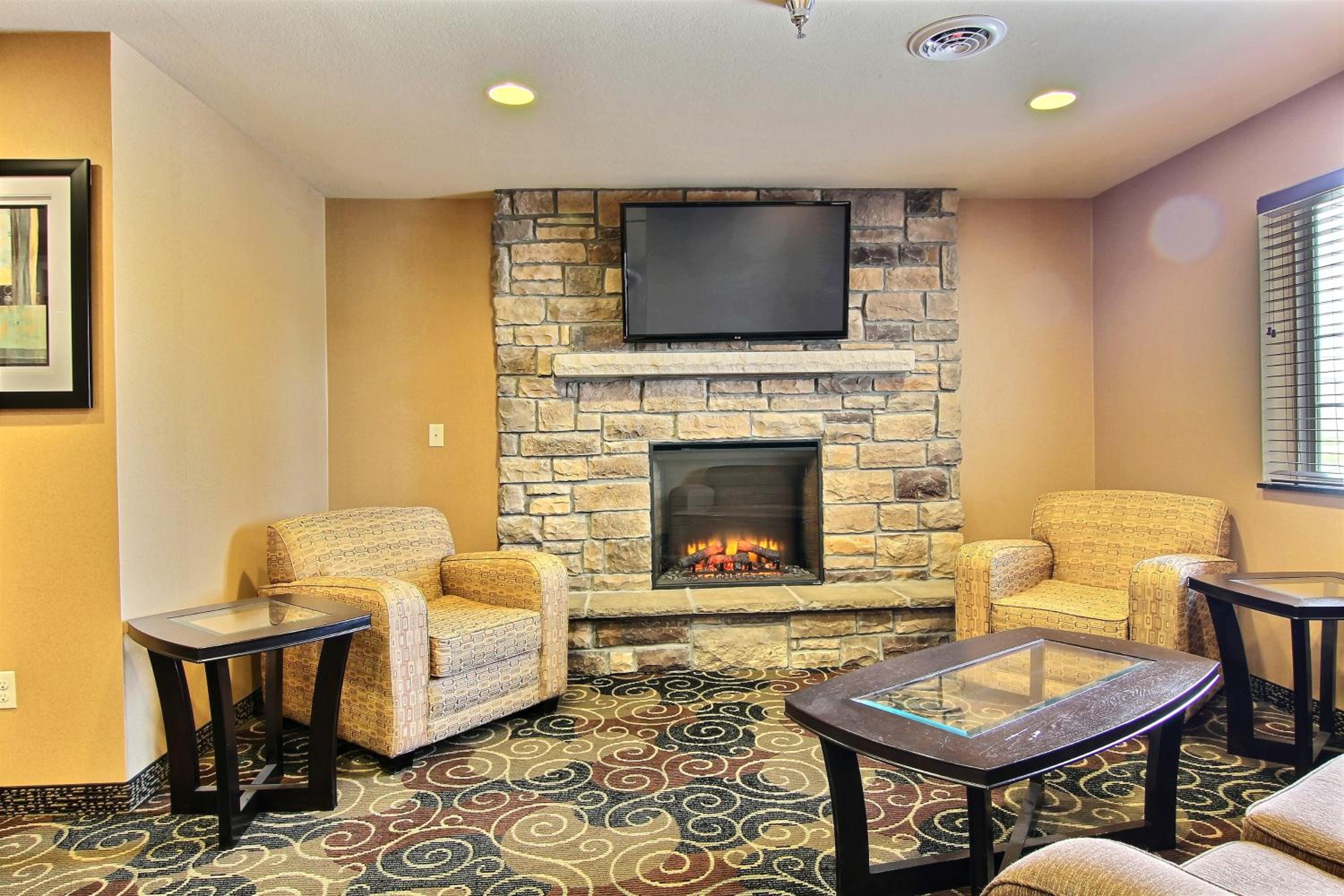 AmeriVu inn and Suites - Crookston