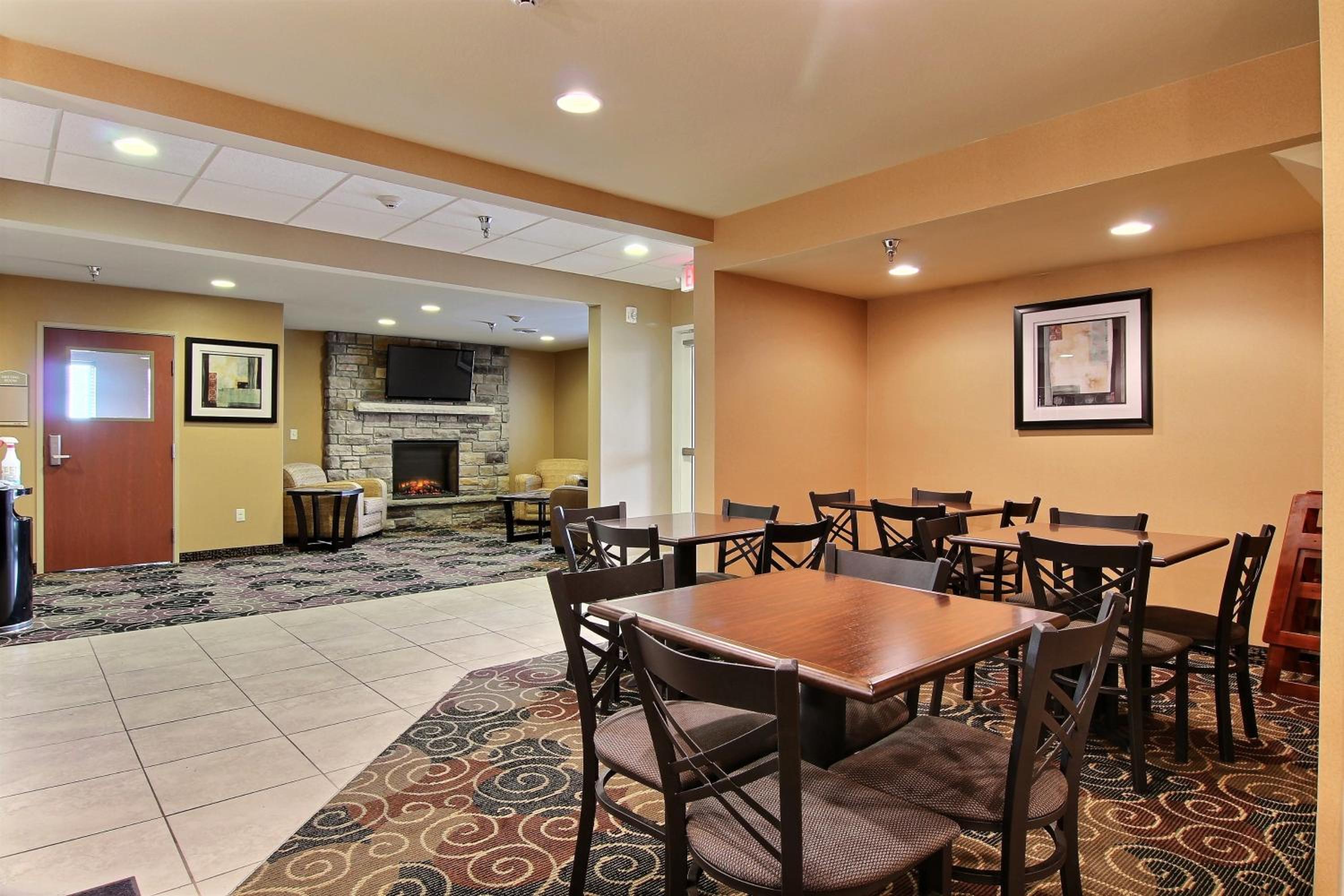 AmeriVu inn and Suites - Crookston