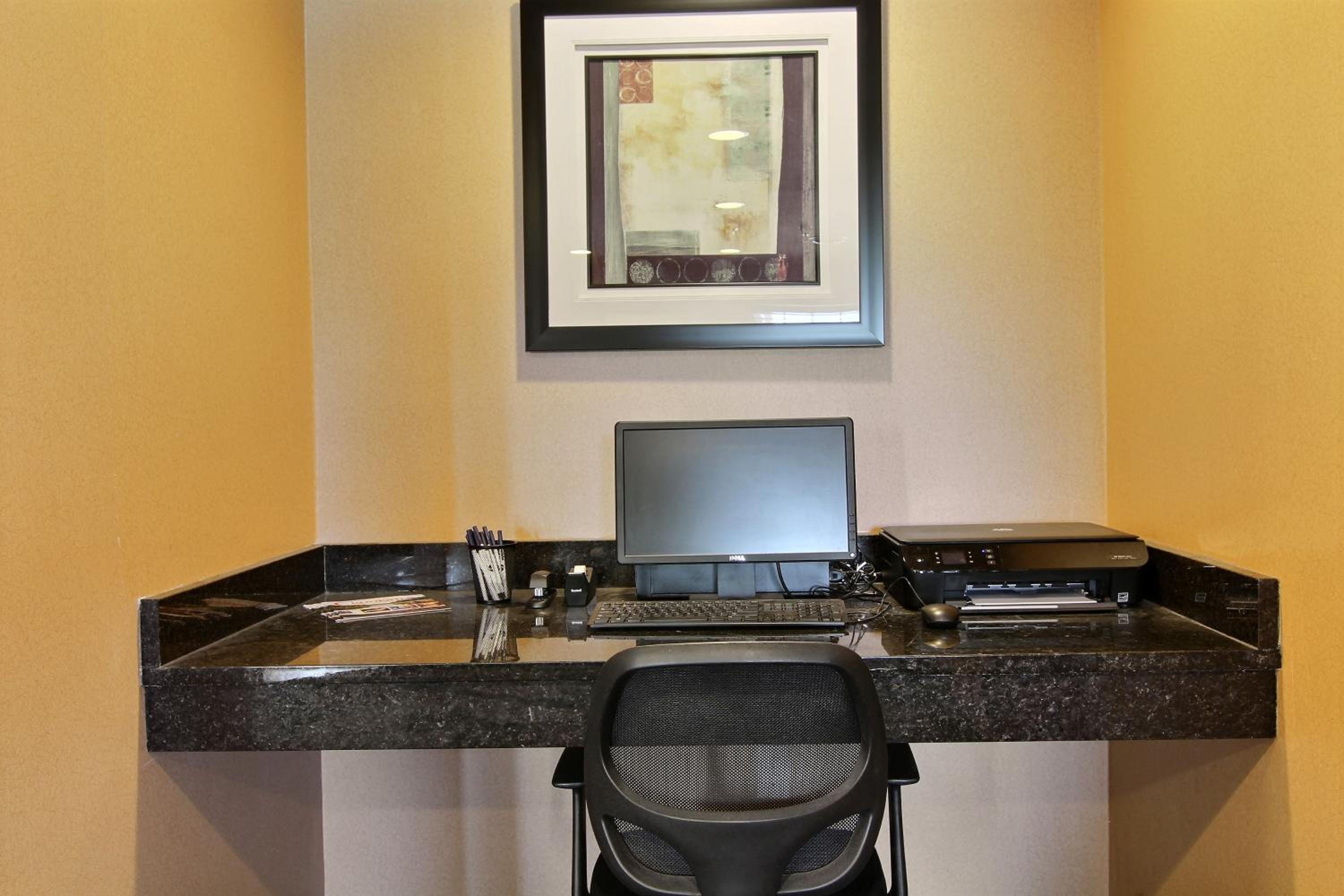 AmeriVu inn and Suites - Crookston