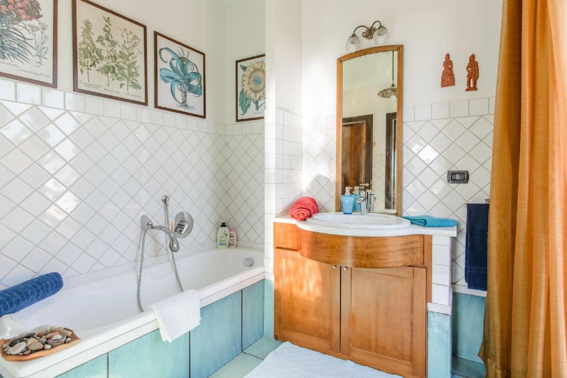 Naples Center Apartment en Naples — bathroom