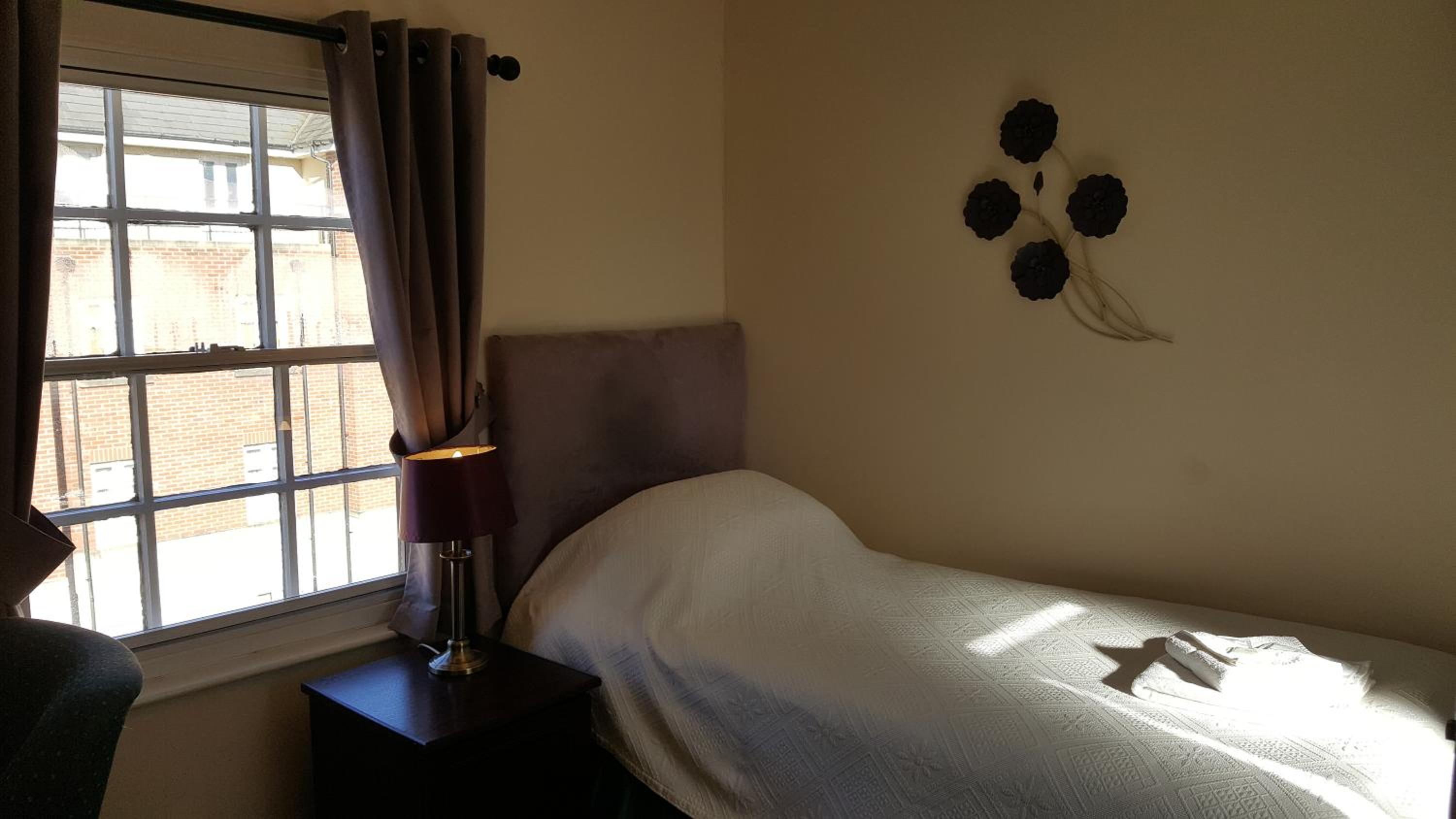 Gloucester Vacations - Edward Hotel - Property Image 4
