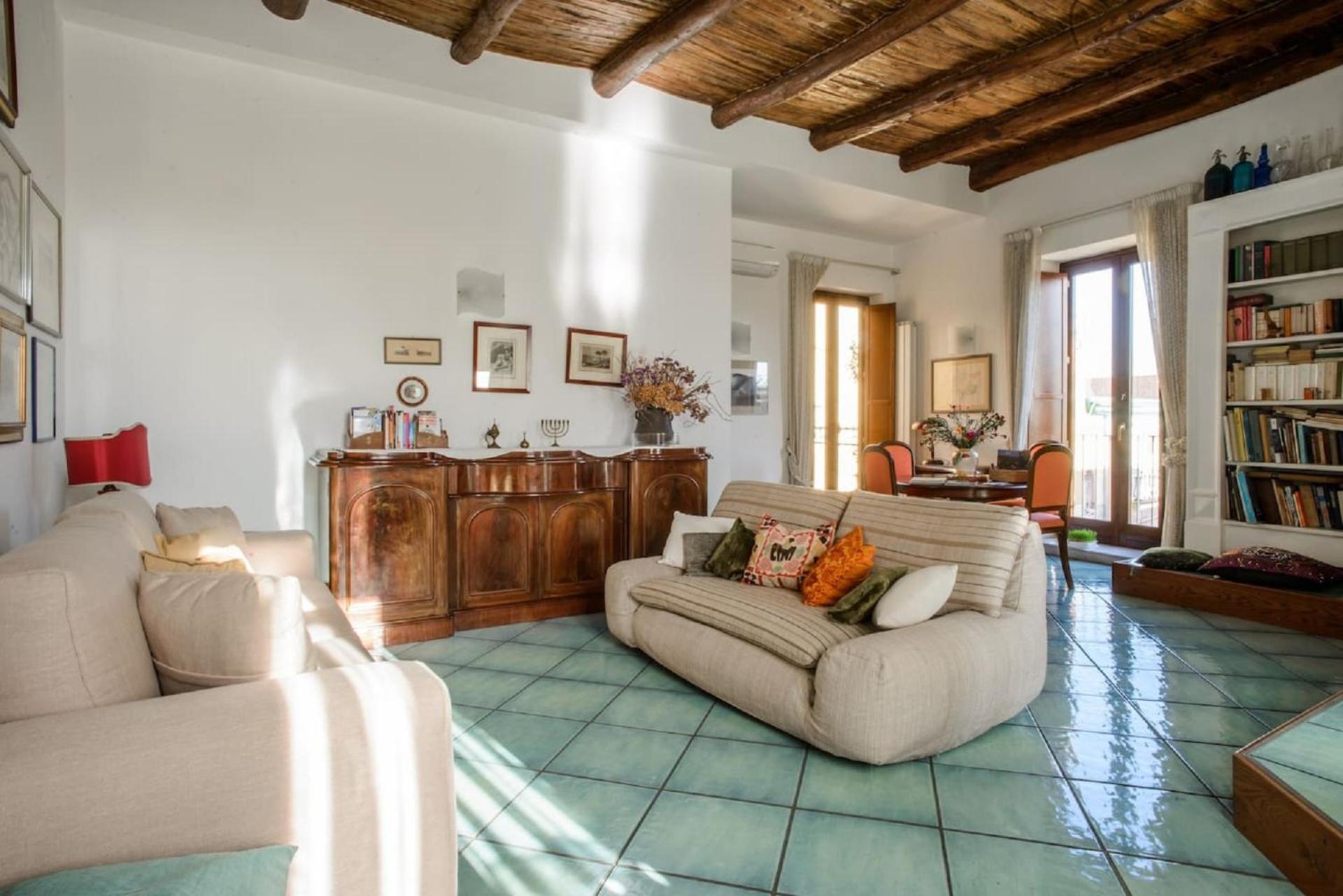 Naples Center Apartment photo 3