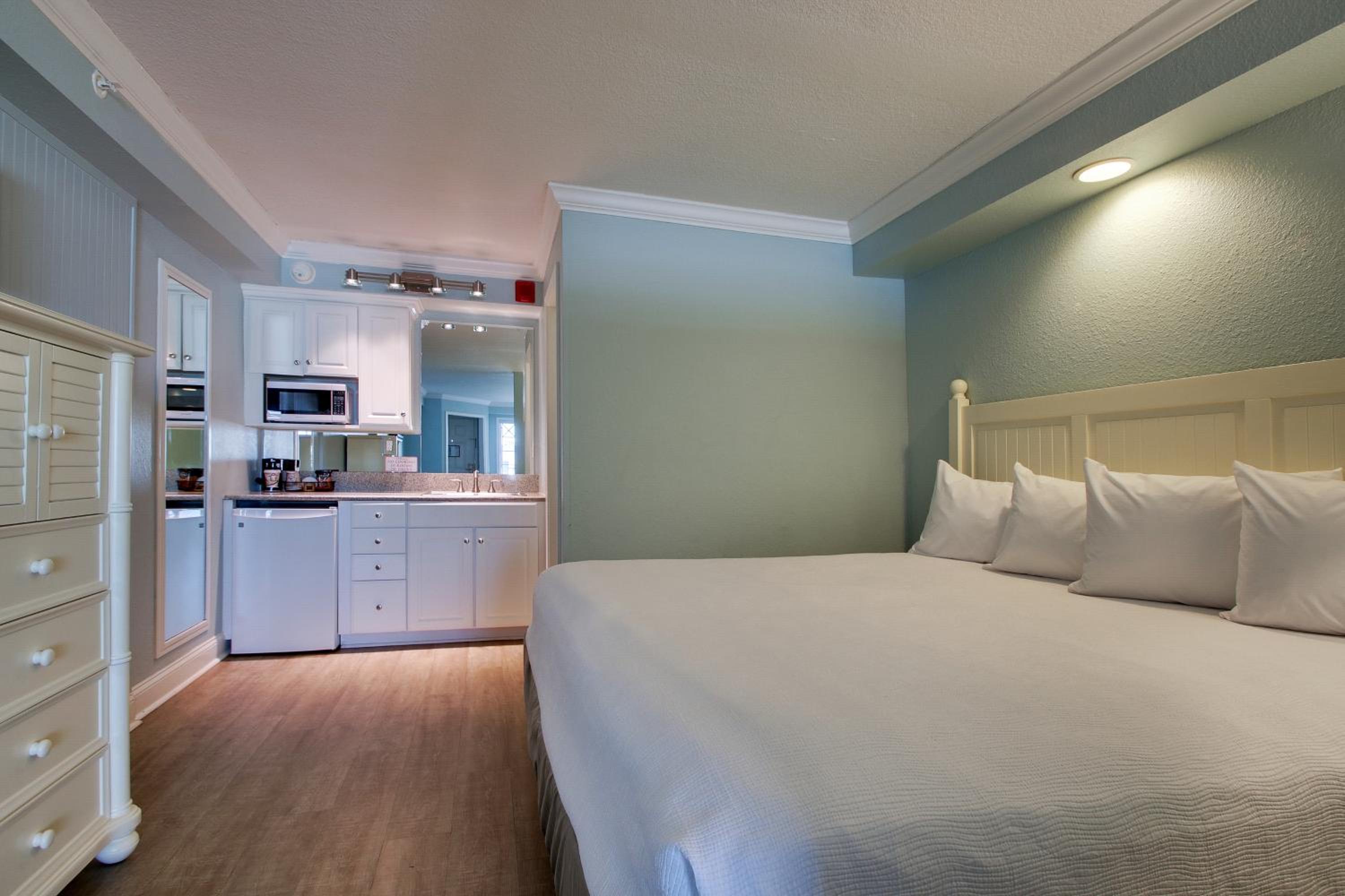 Islander Hotel & Resort