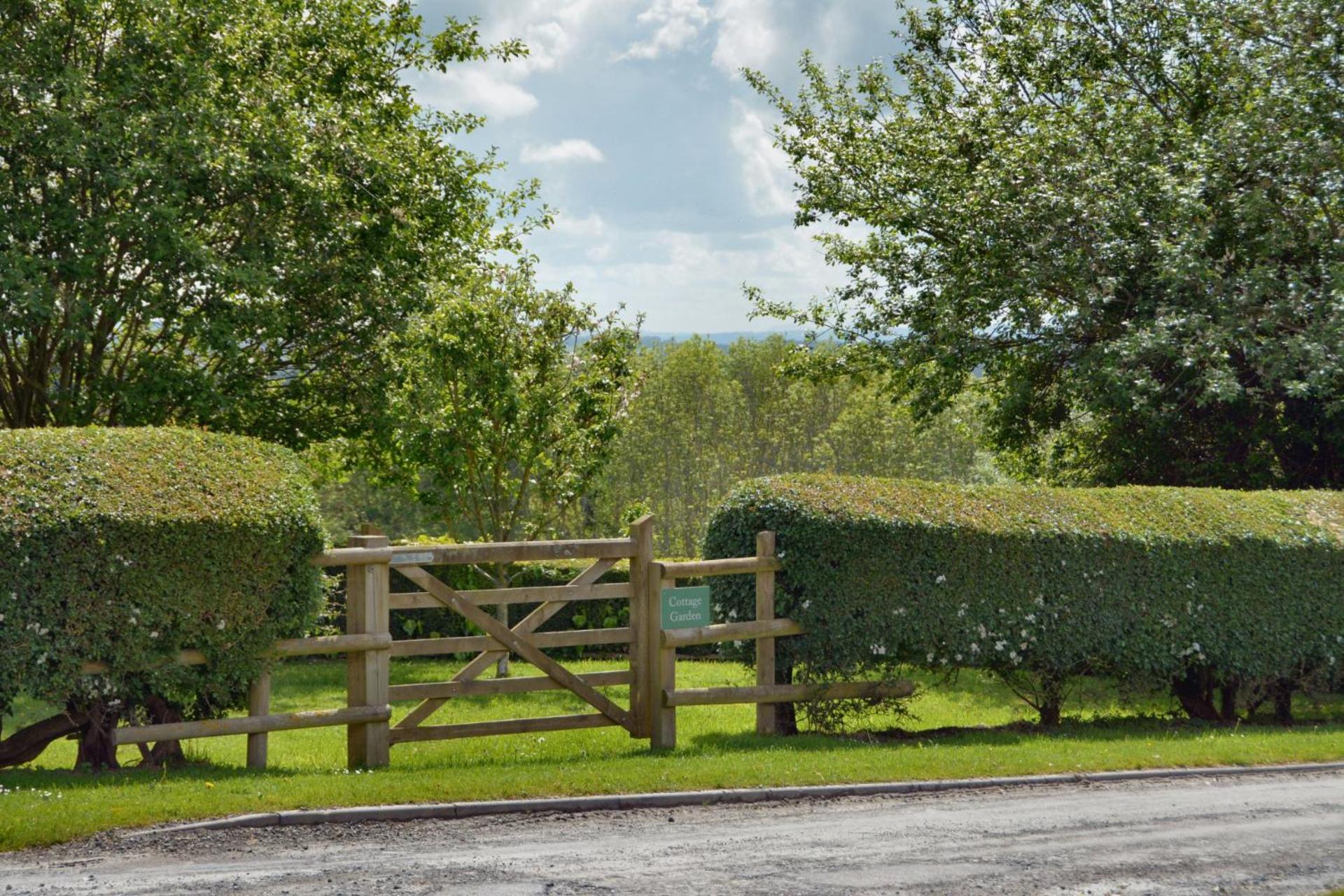 Upper Onibury Cottages view 2