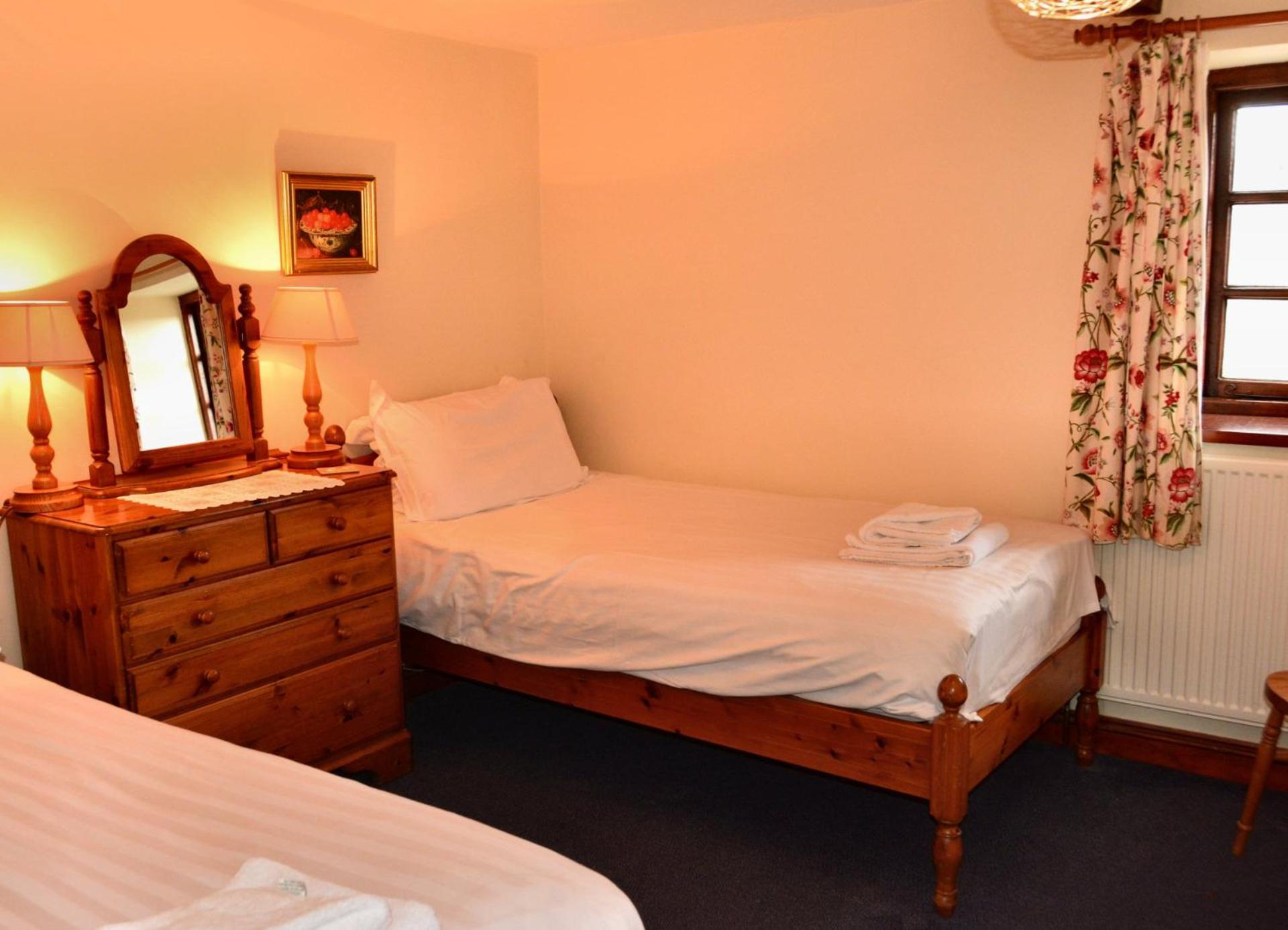 Upper Onibury Cottages view 4