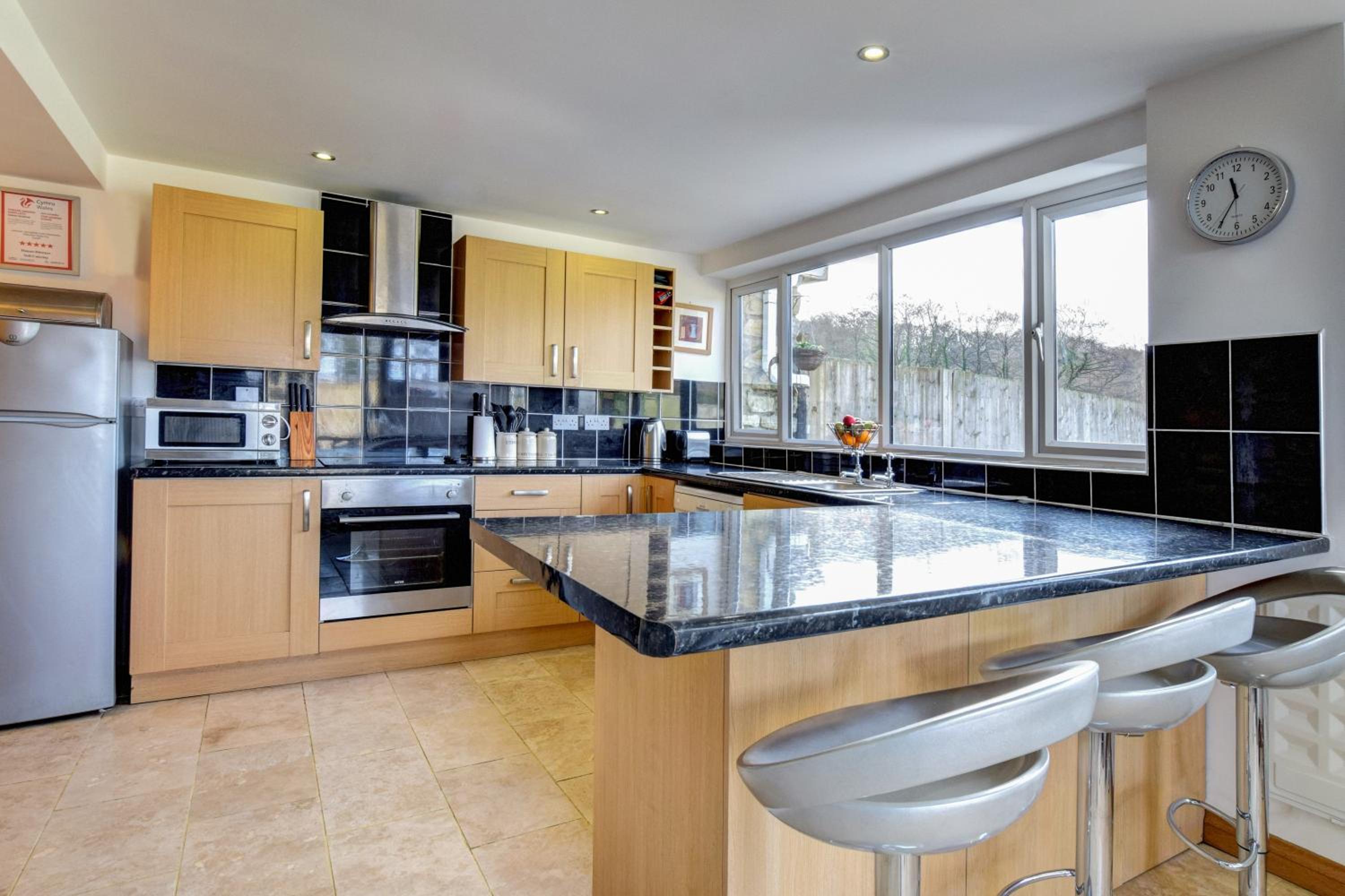 2 Bed in Cardiff oc-45378 view 2