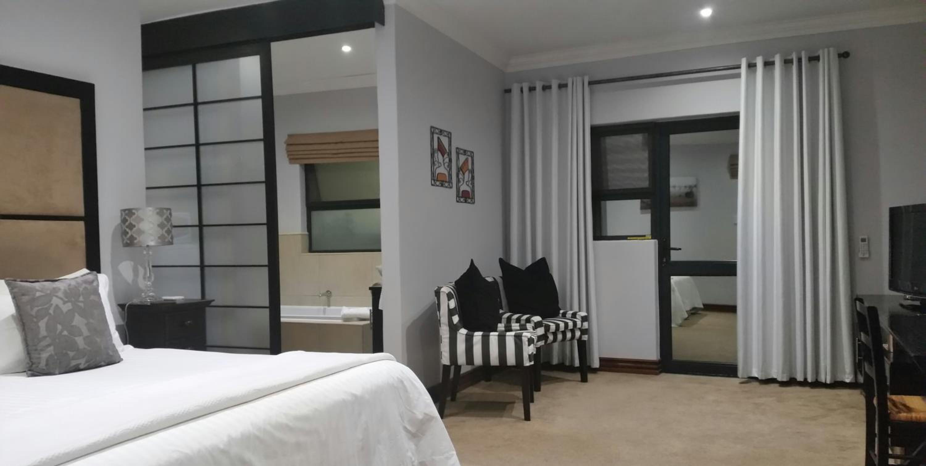 Rosebank Lodge Guesthouse by Claires