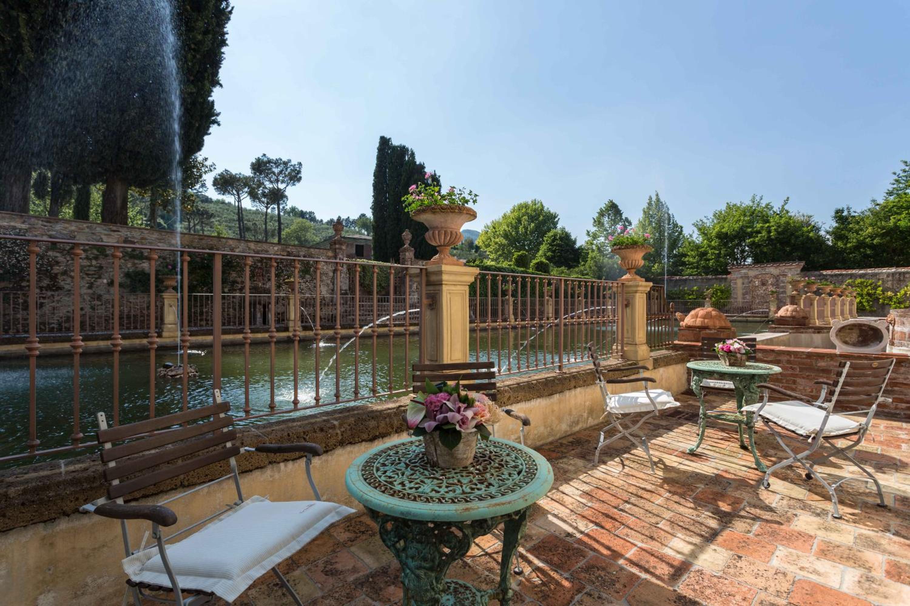 Coselli 's Collection. Luxury Villas Rental